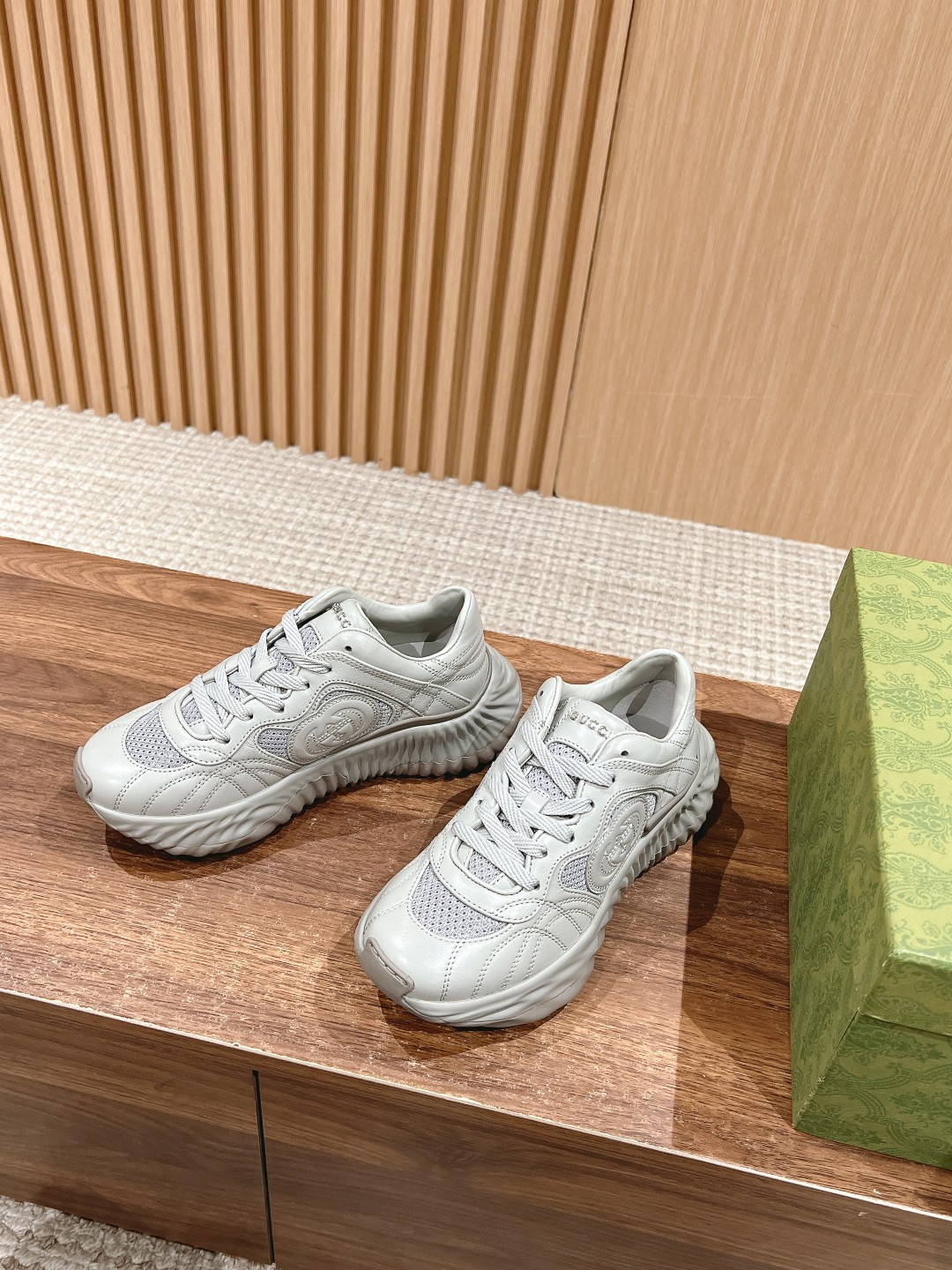 ua G*u*i ripple sneaker