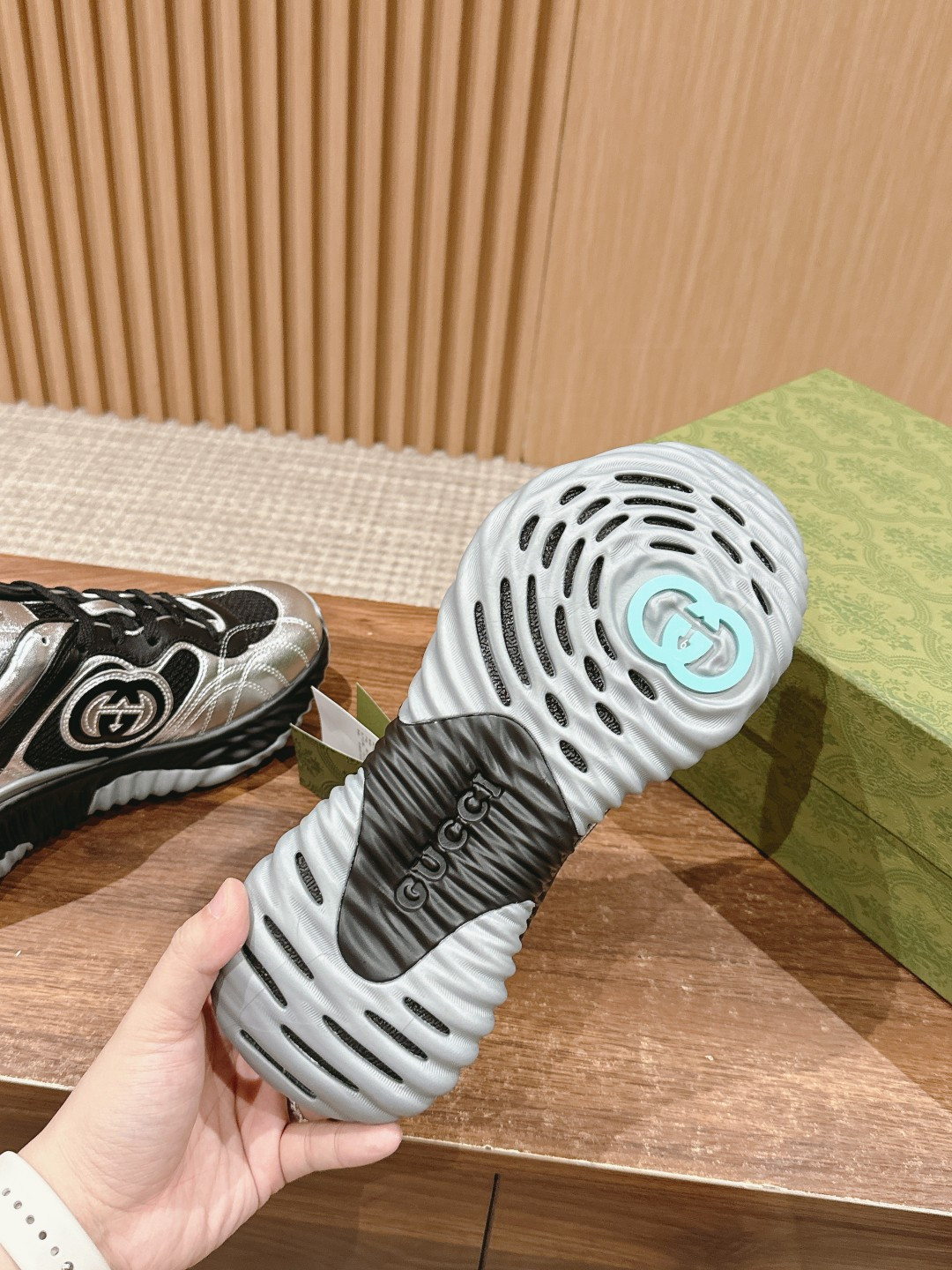 ua G*u*i ripple sneaker