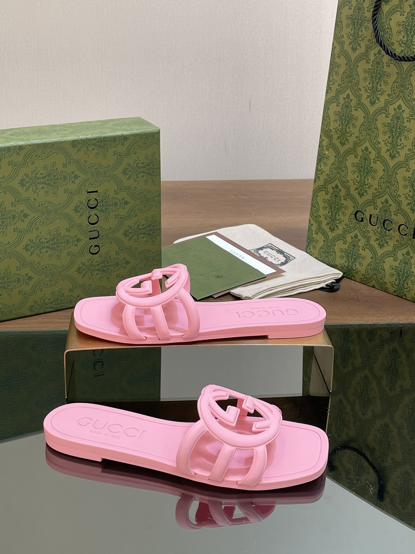 ua G*u*i interlocking g slide sandal pink