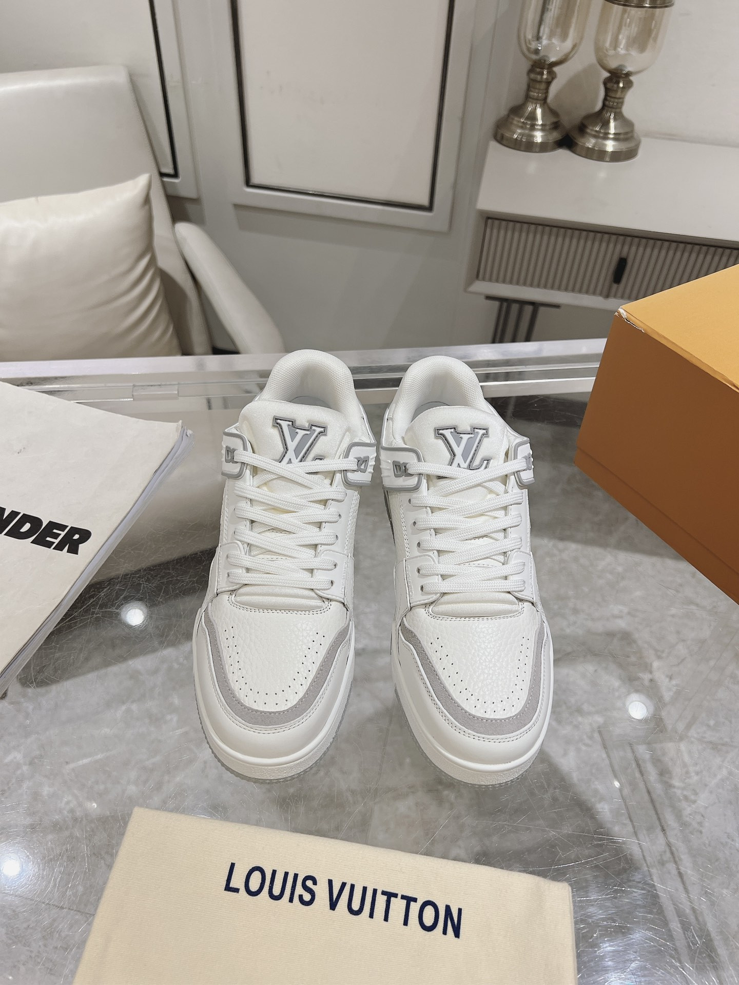 UA LV Trainer Sneaker