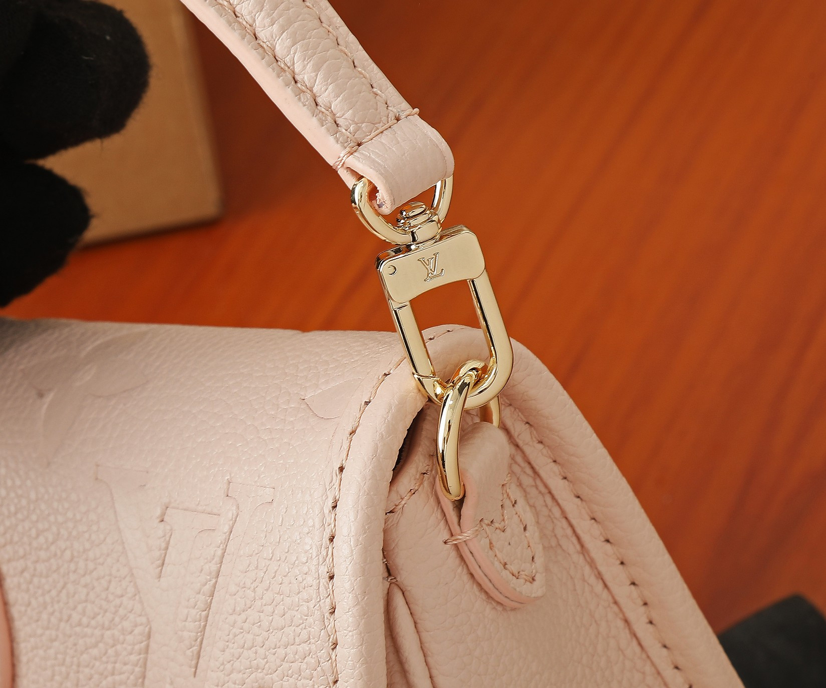 LV Nano Diane  M83566 7.5 x 4.1 x 2.4 in