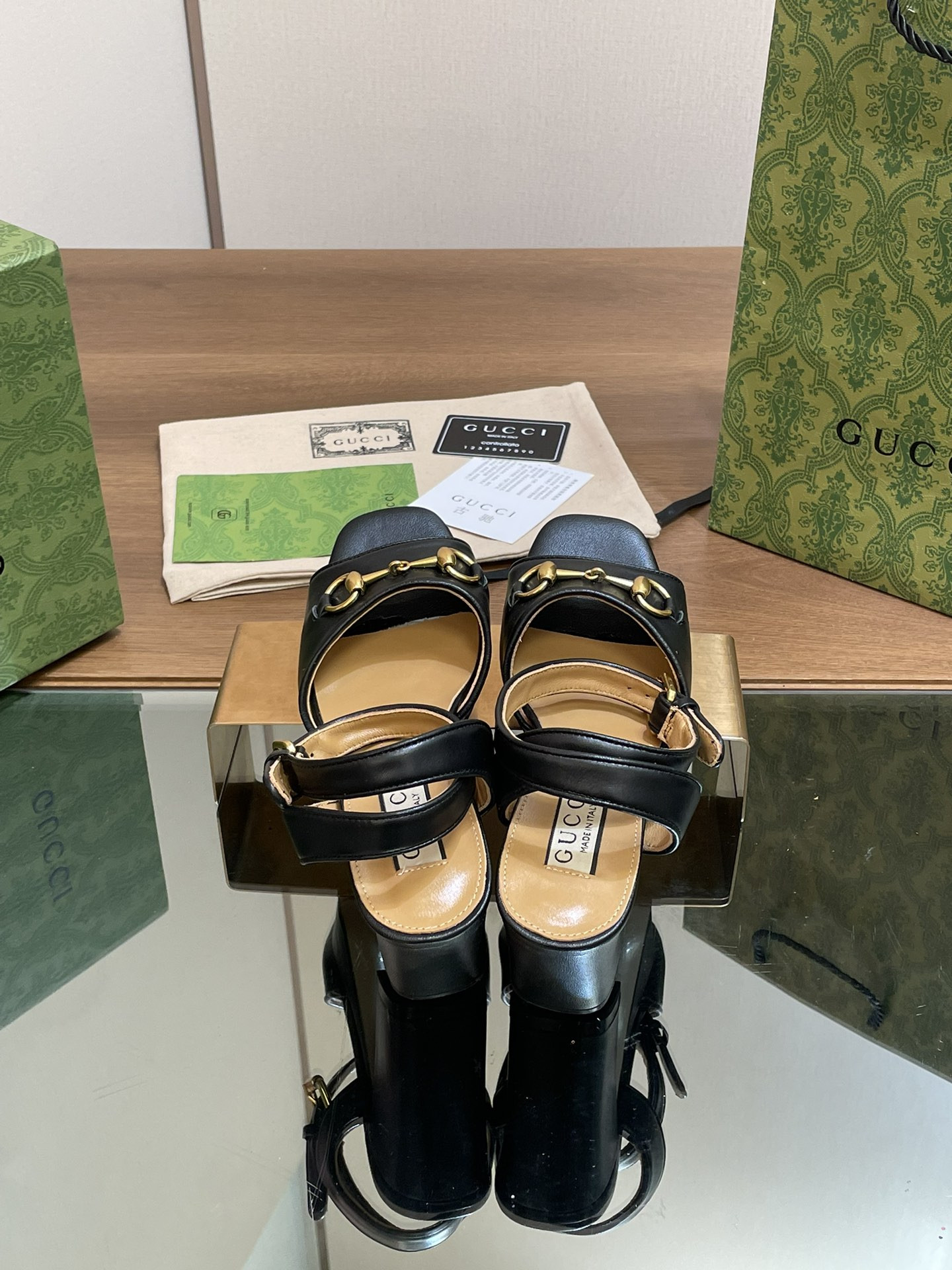 ua G*u*i horsebit platform sandal