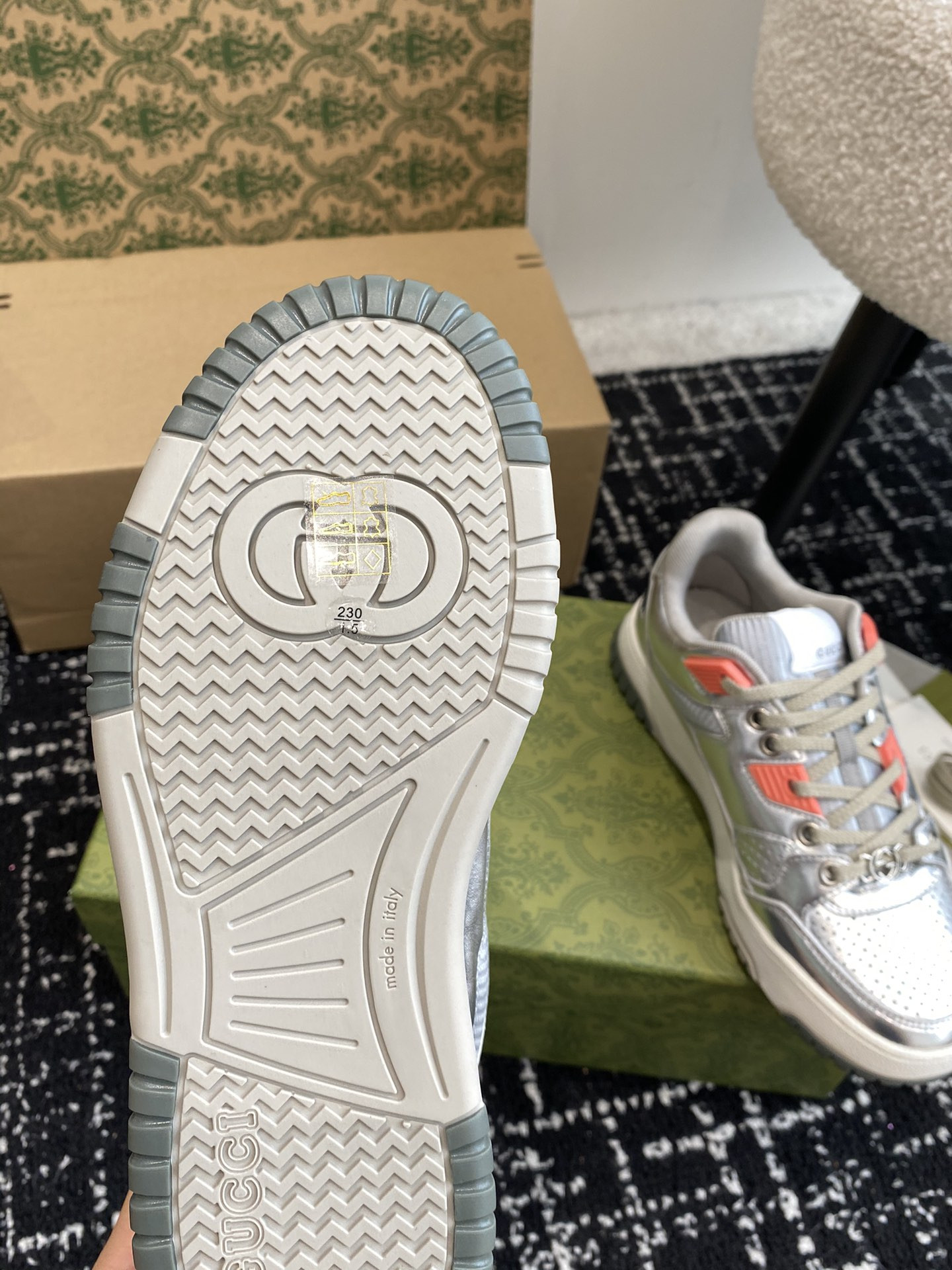 ua G*u*i low-top sneaker