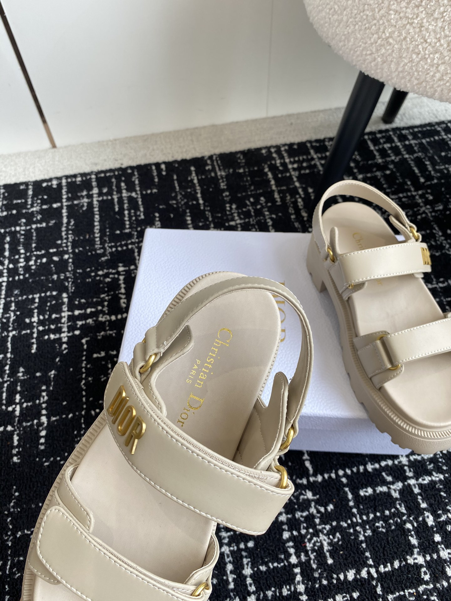 ua D*oract platform sandal