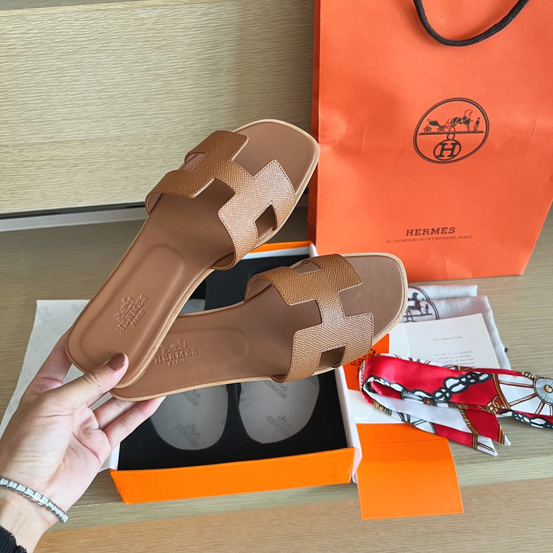 UA Hermès Oran sandal