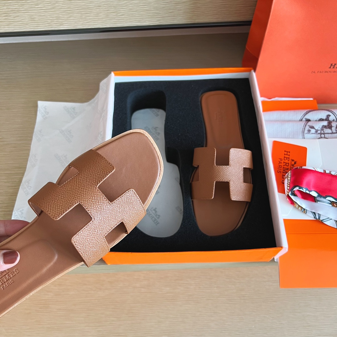 UA Hermès Oran sandal
