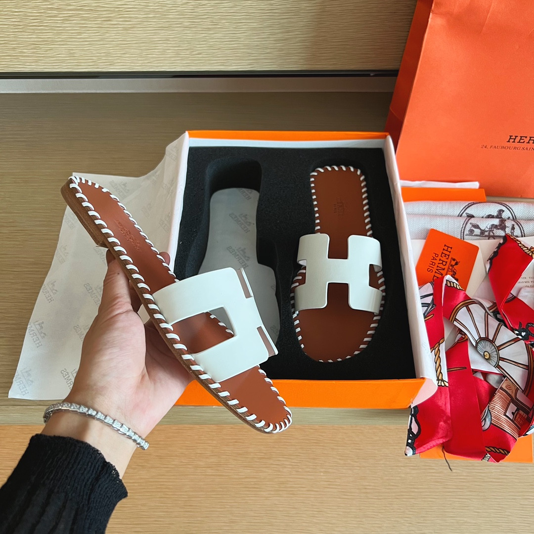 UA Hermès Oran sandal