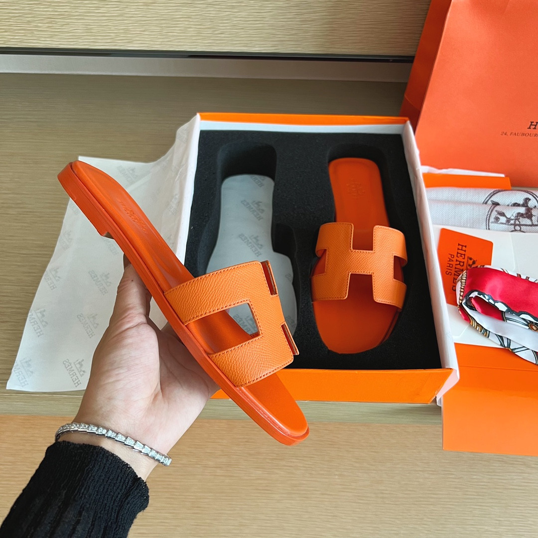 UA Hermès Oran sandal