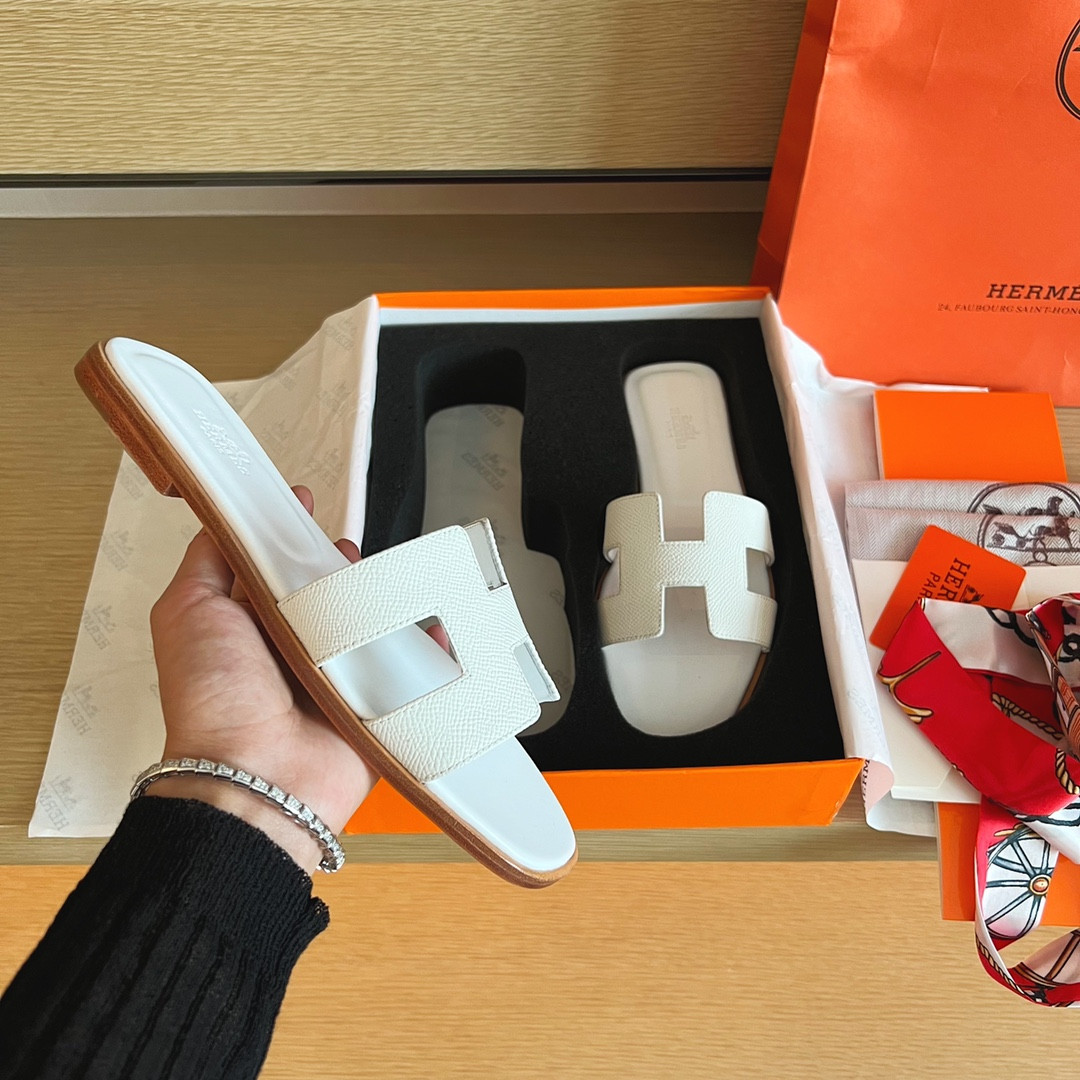 UA Hermès Oran sandal