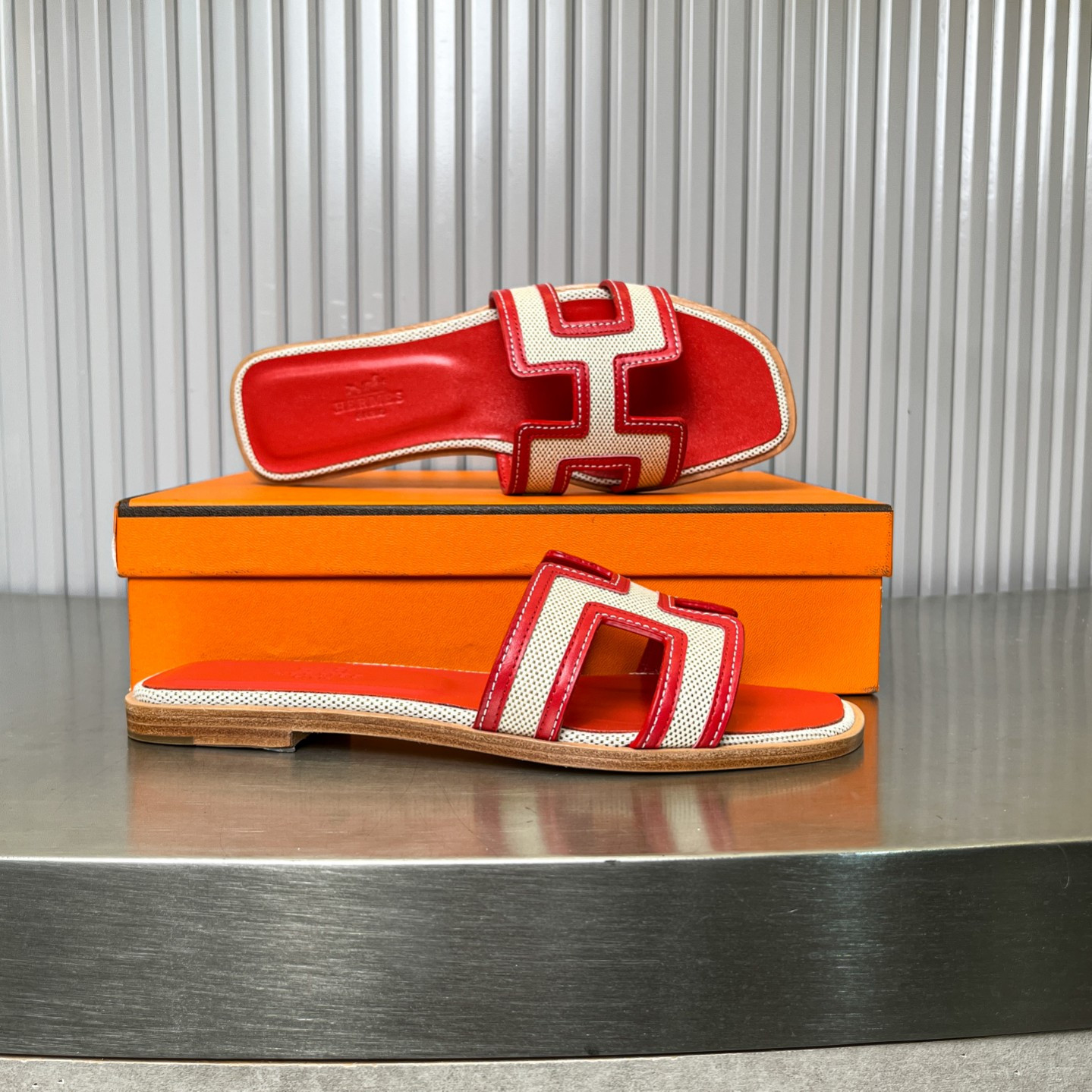 UA Hermès Oran sandal