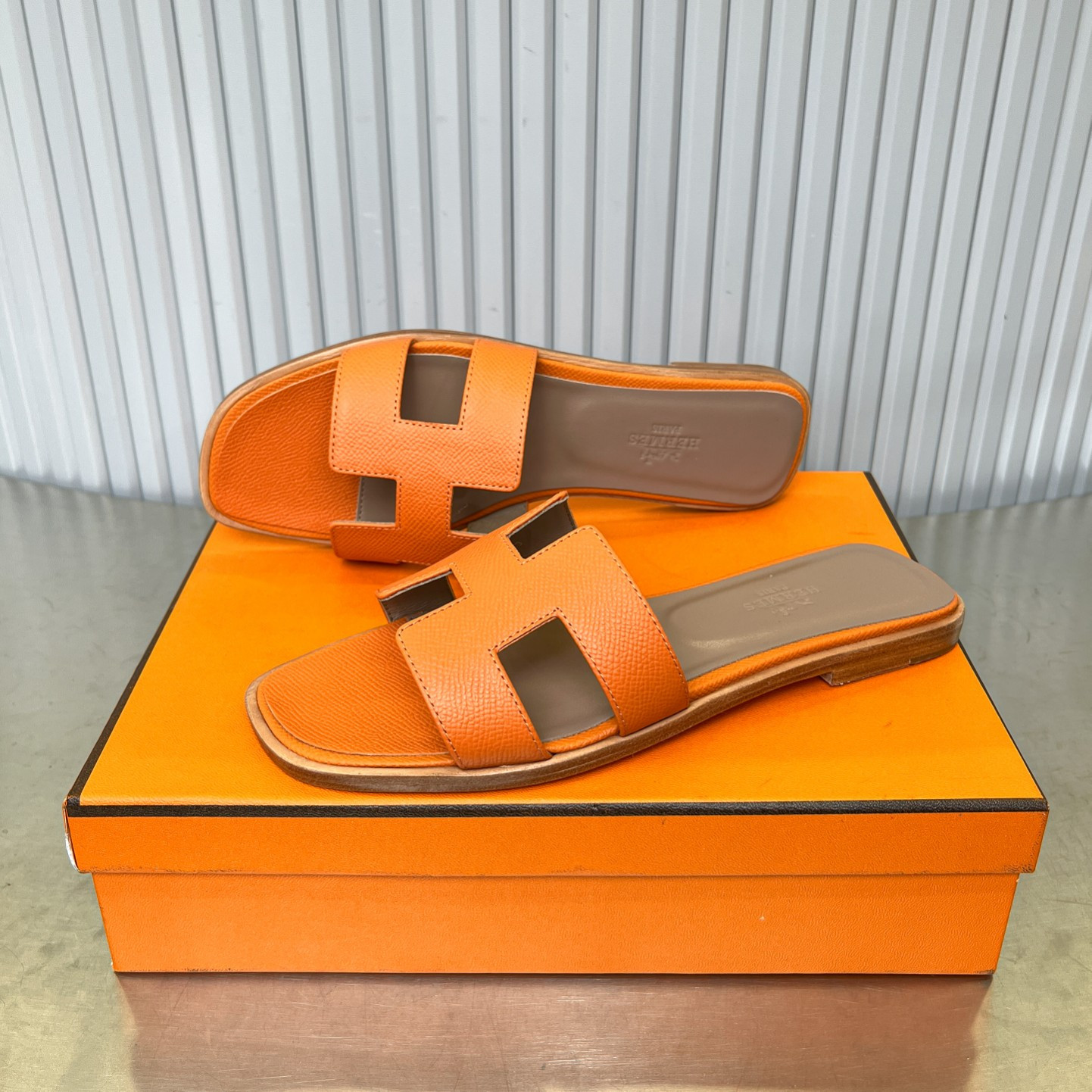 UA Hermès Oran sandal