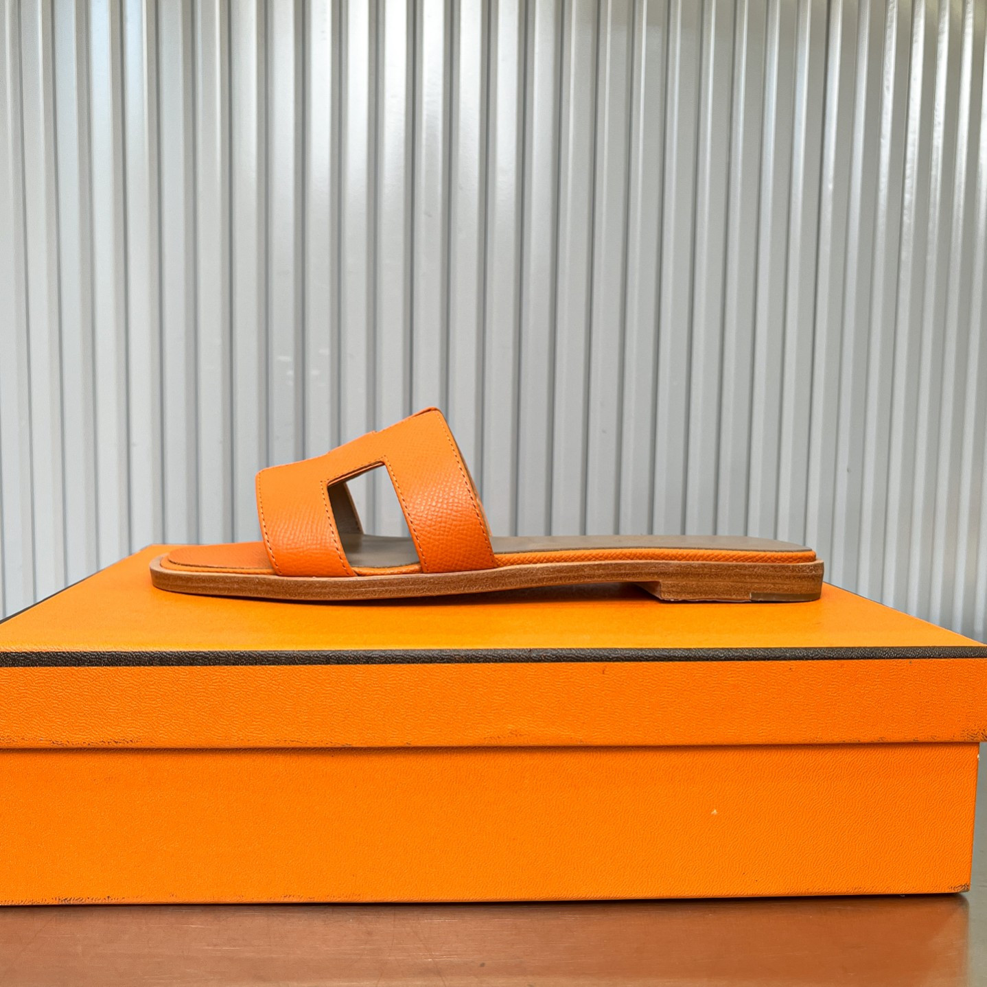 UA Hermès Oran sandal