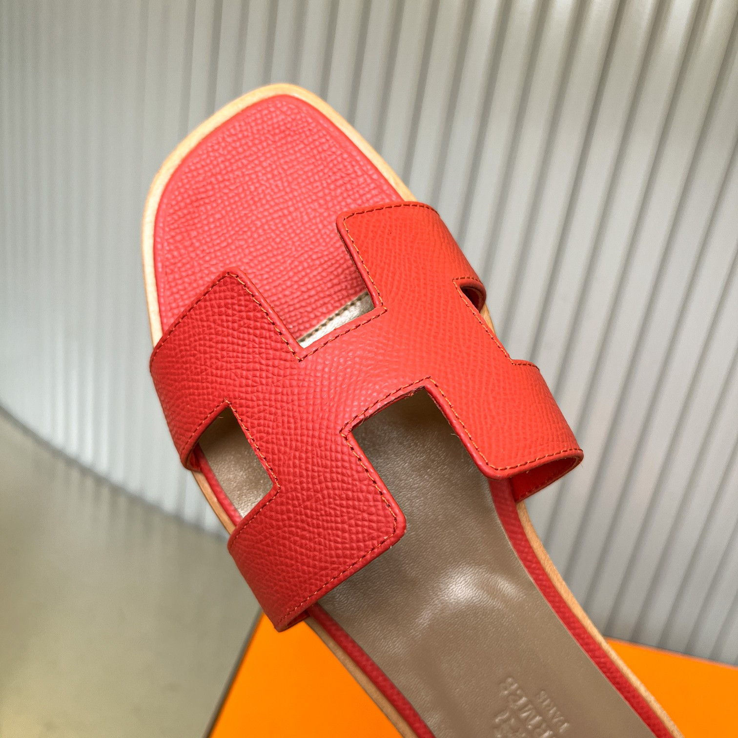 UA Hermès Oran sandal