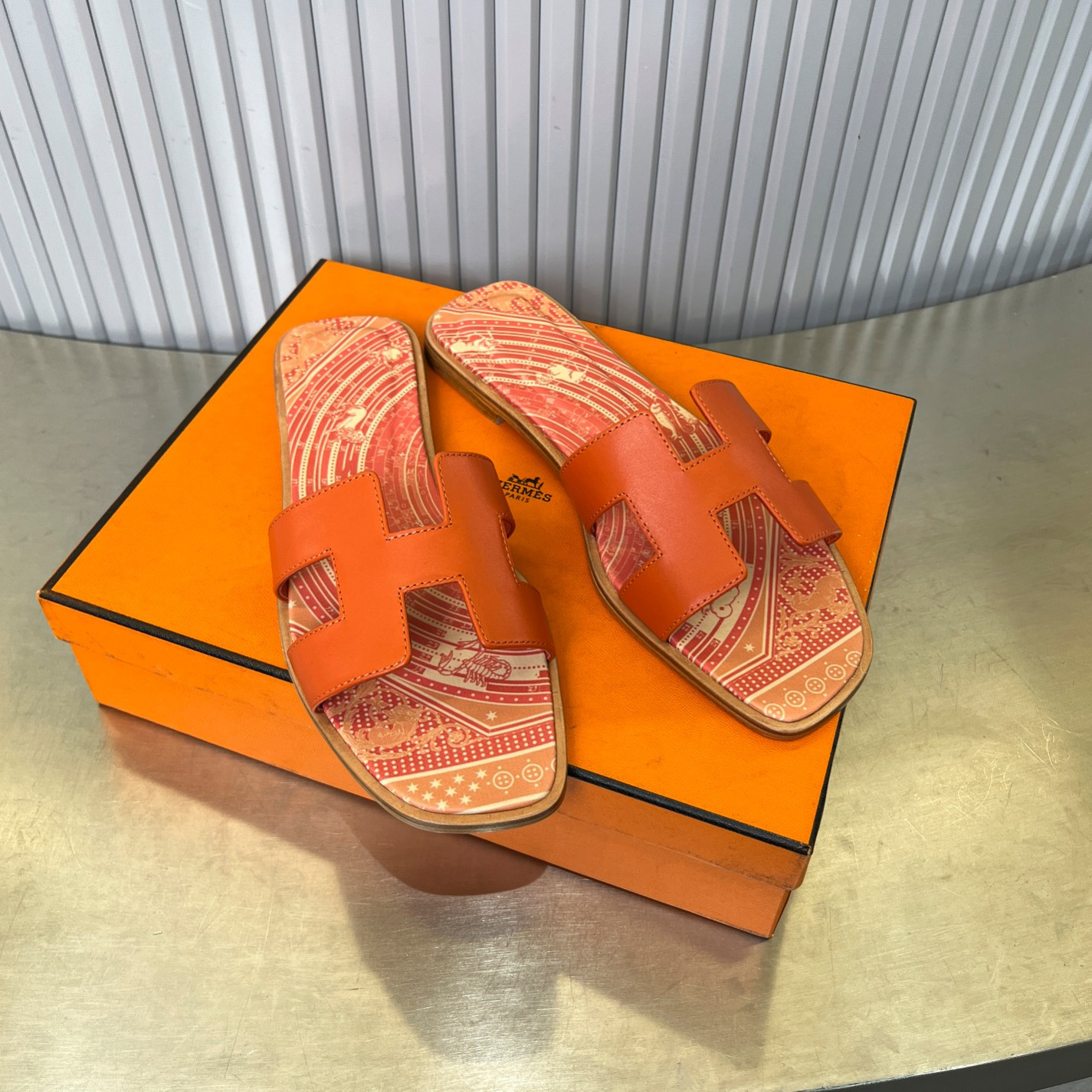UA Hermès Oran sandal