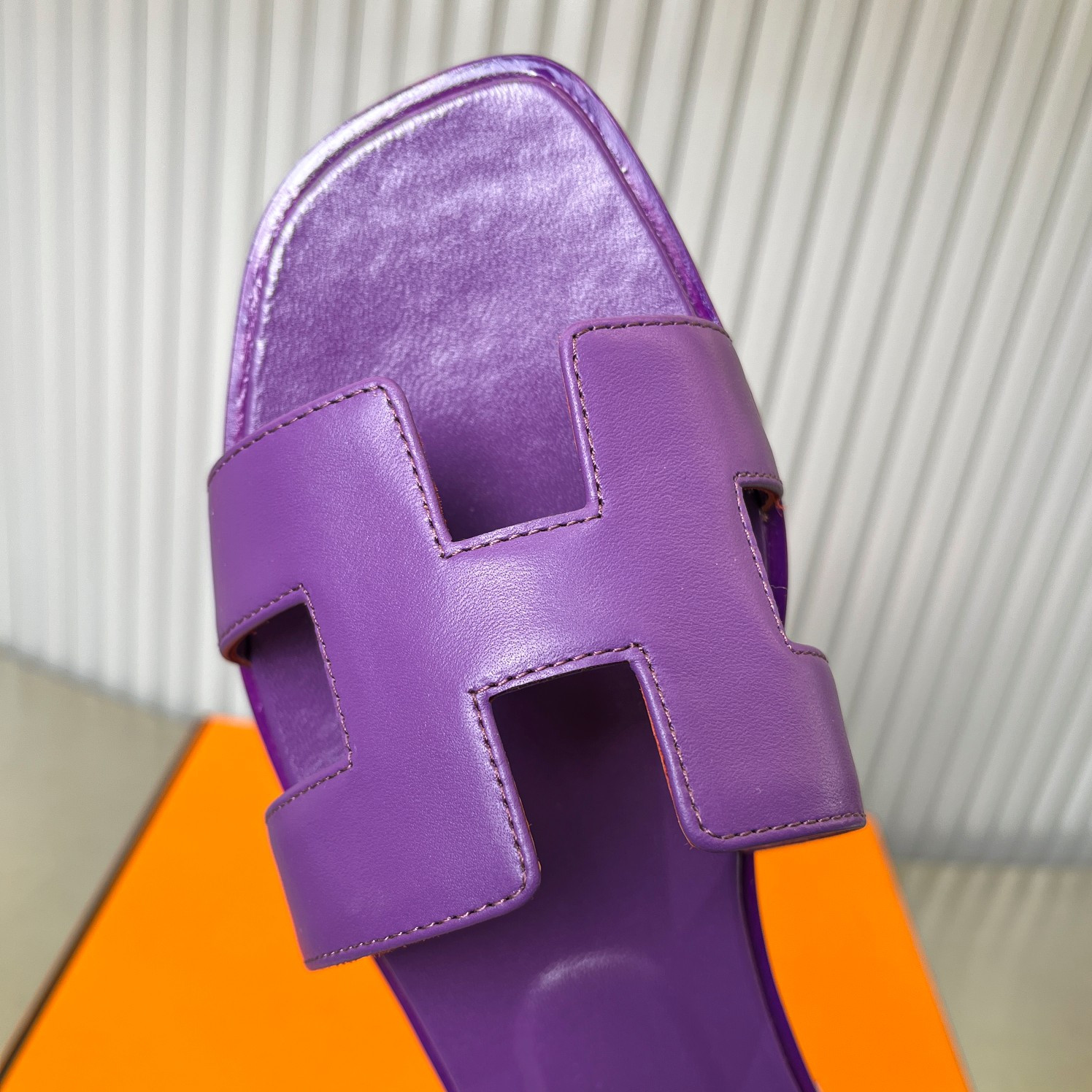 UA Hermès Oran sandal