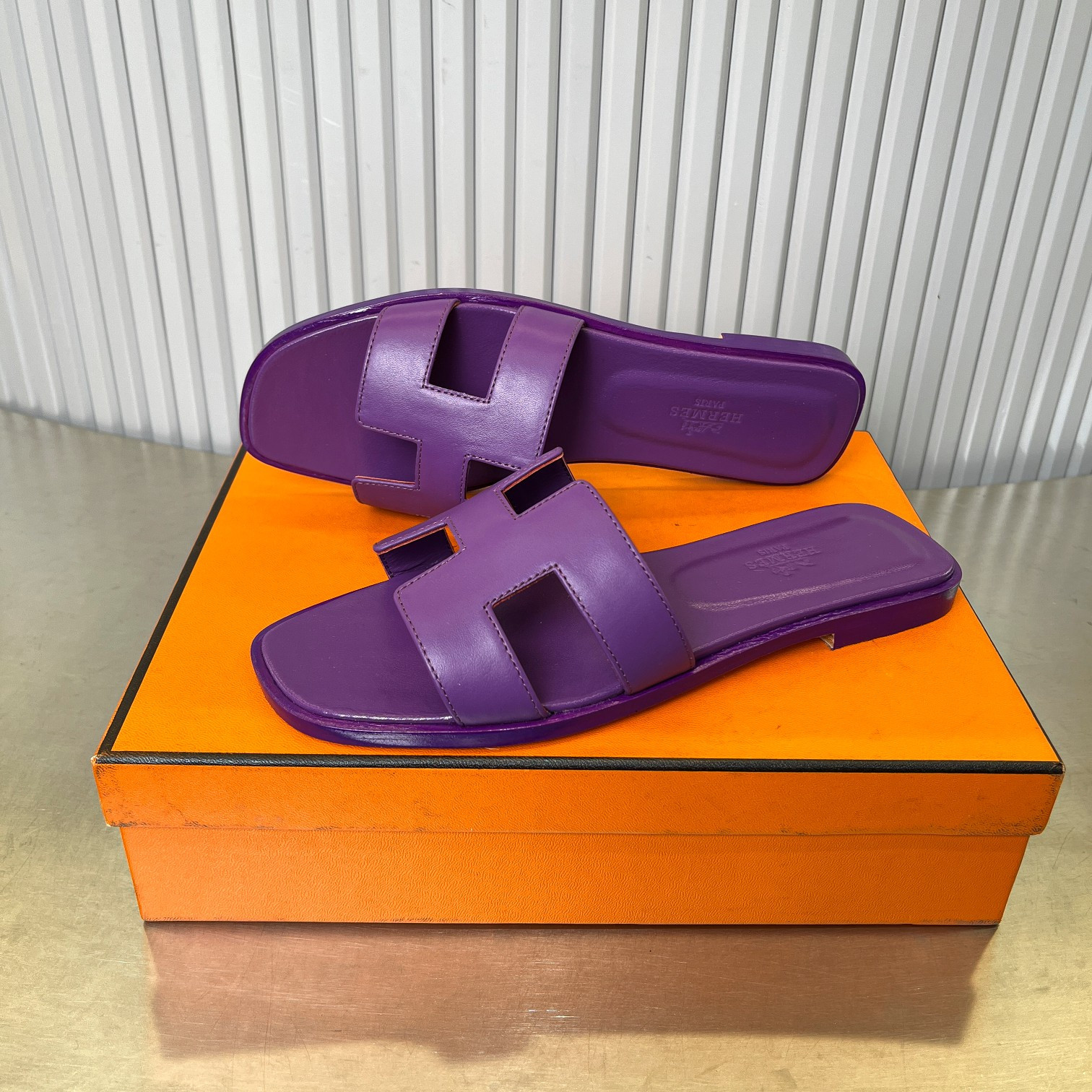 UA Hermès Oran sandal