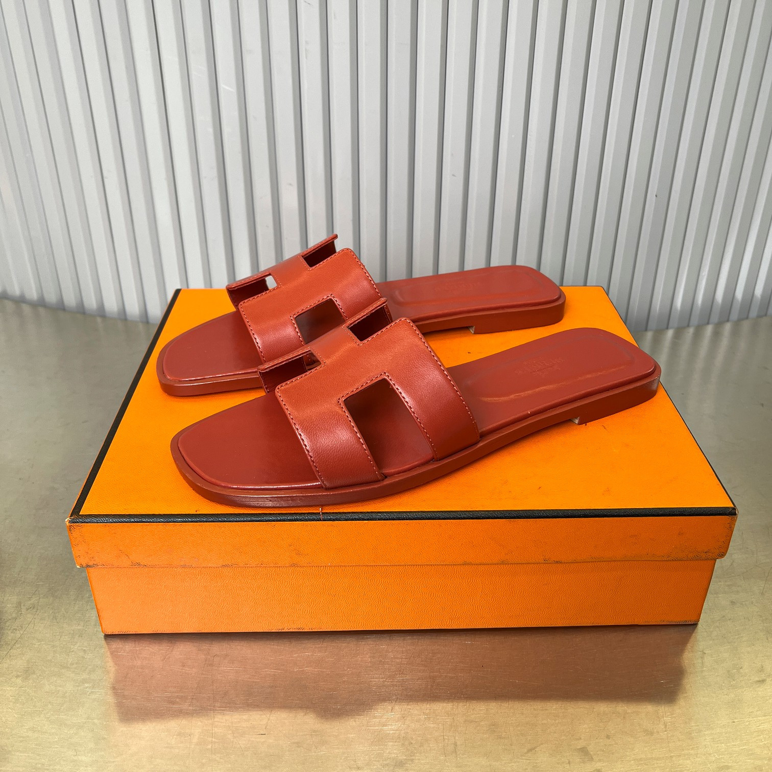 UA Hermès Oran sandal