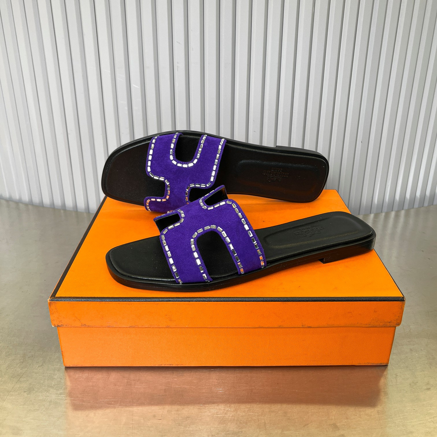 UA Hermès Oran sandal