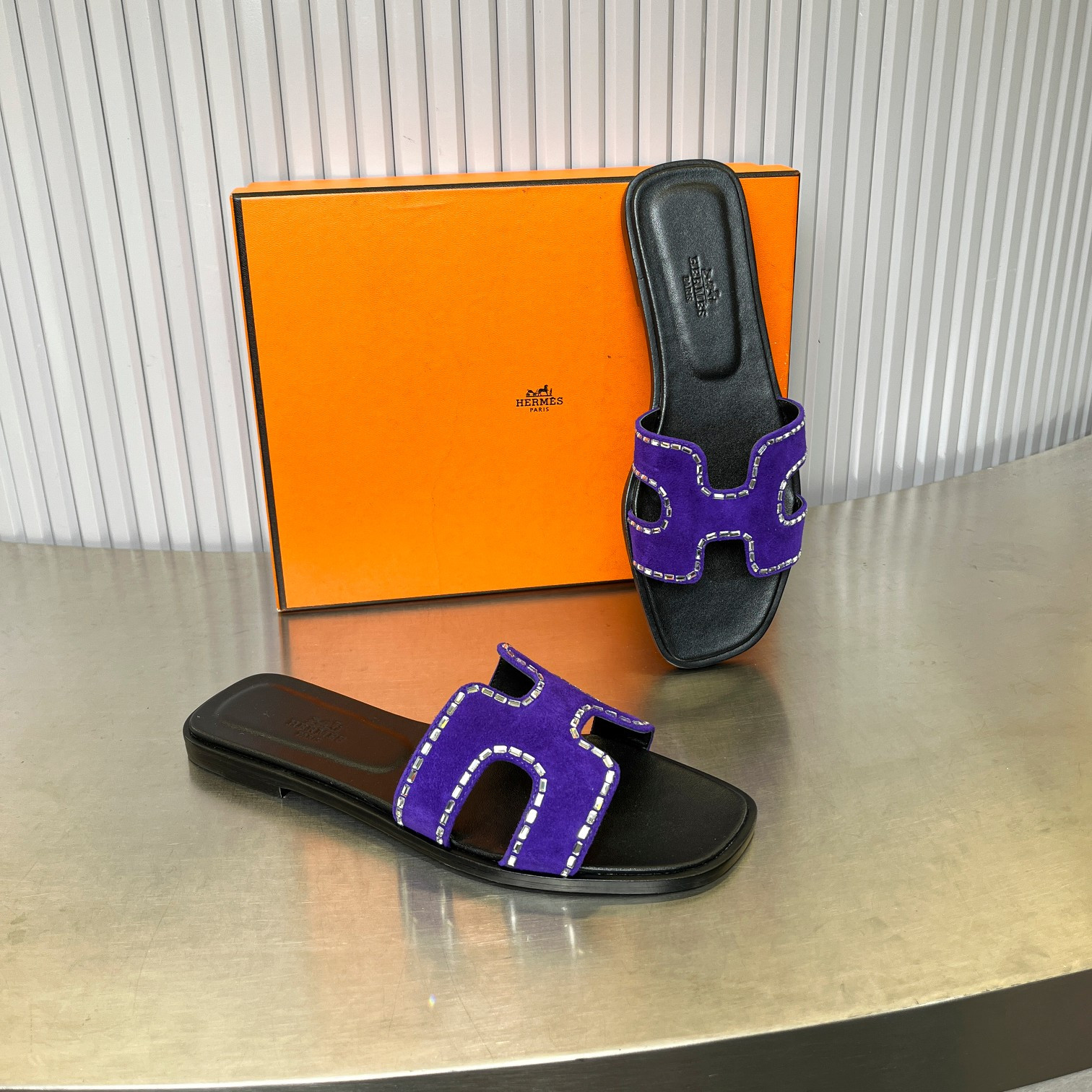 UA Hermès Oran sandal