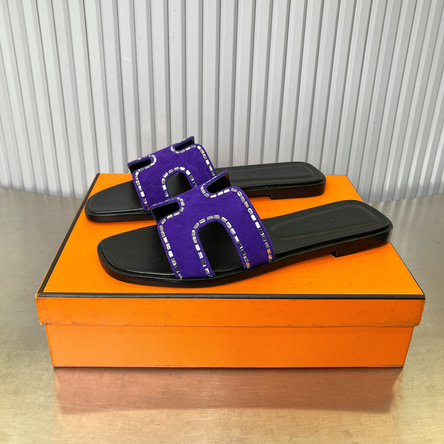UA Hermès Oran sandal