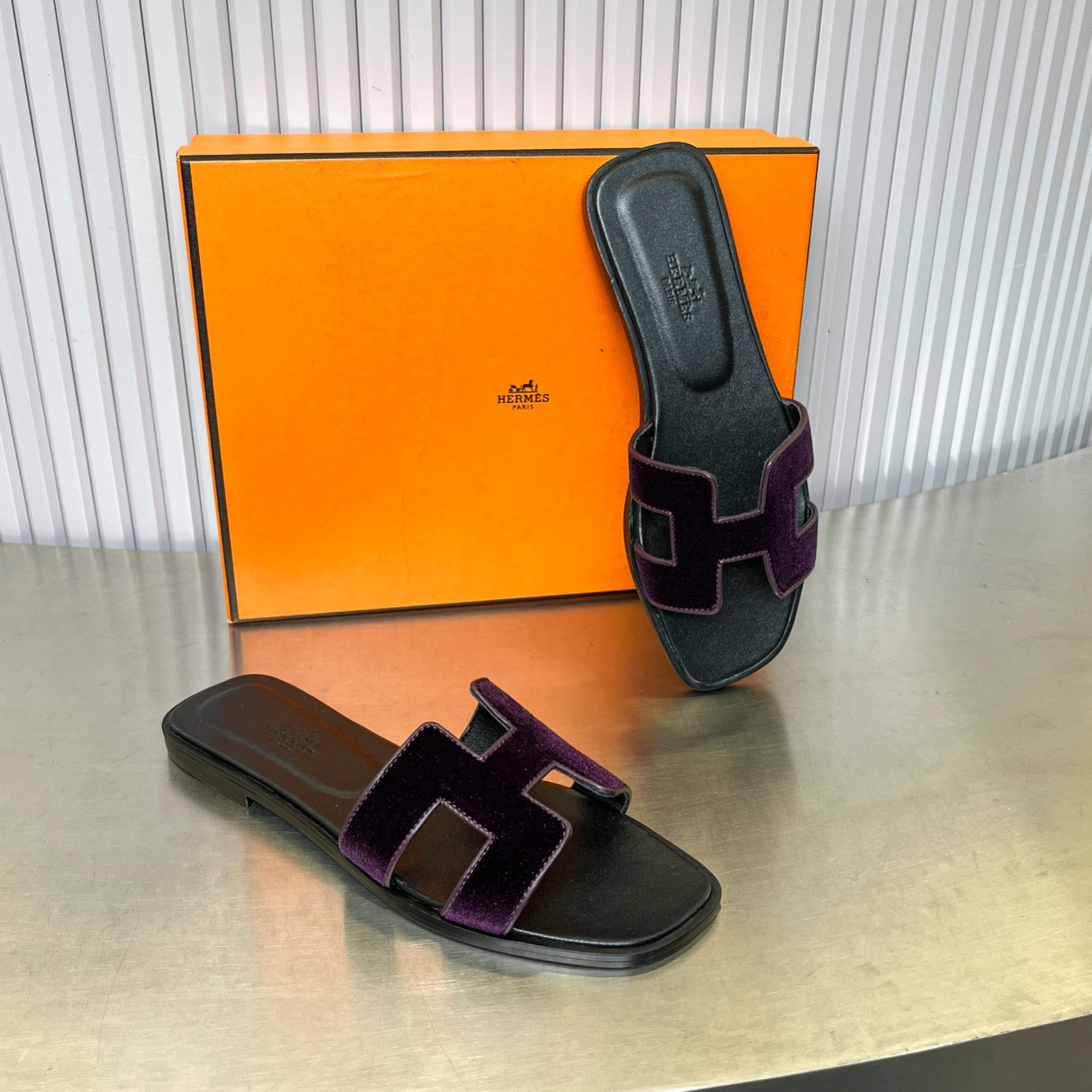 UA Hermès Oran sandal