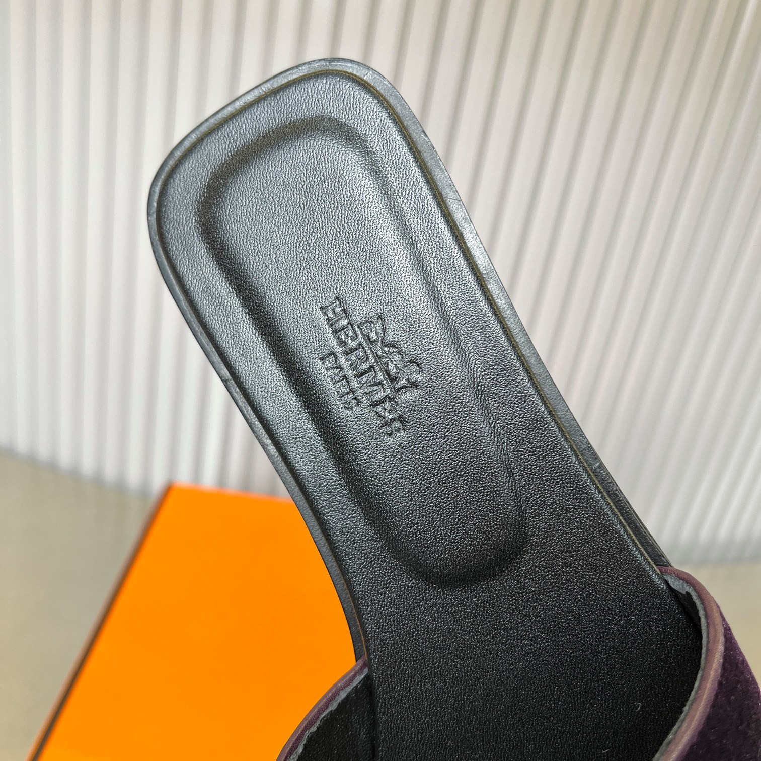 UA Hermès Oran sandal