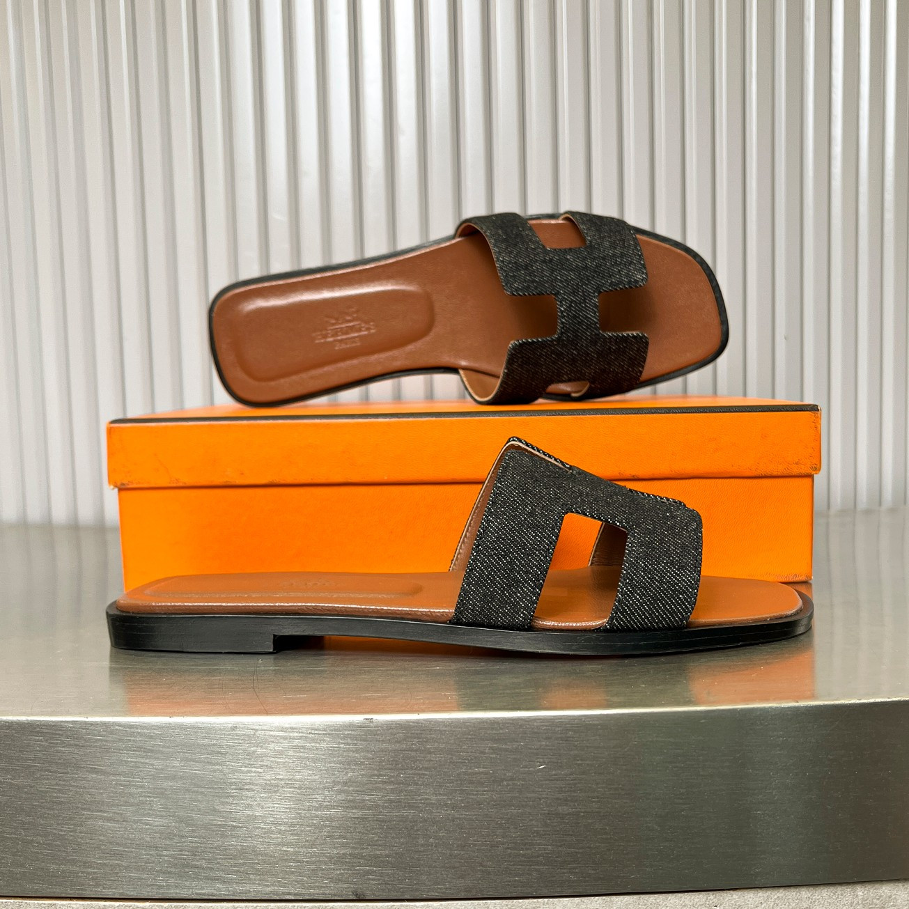 UA Hermès Oran sandal