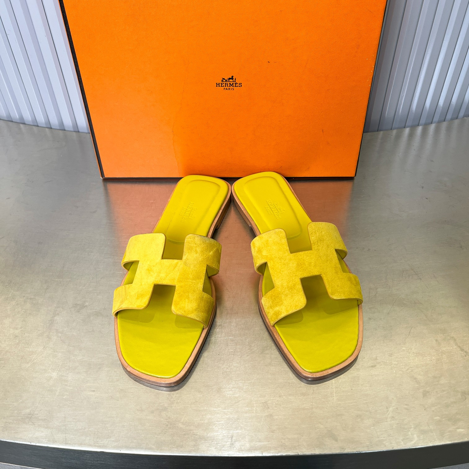 UA Hermès Oran sandal