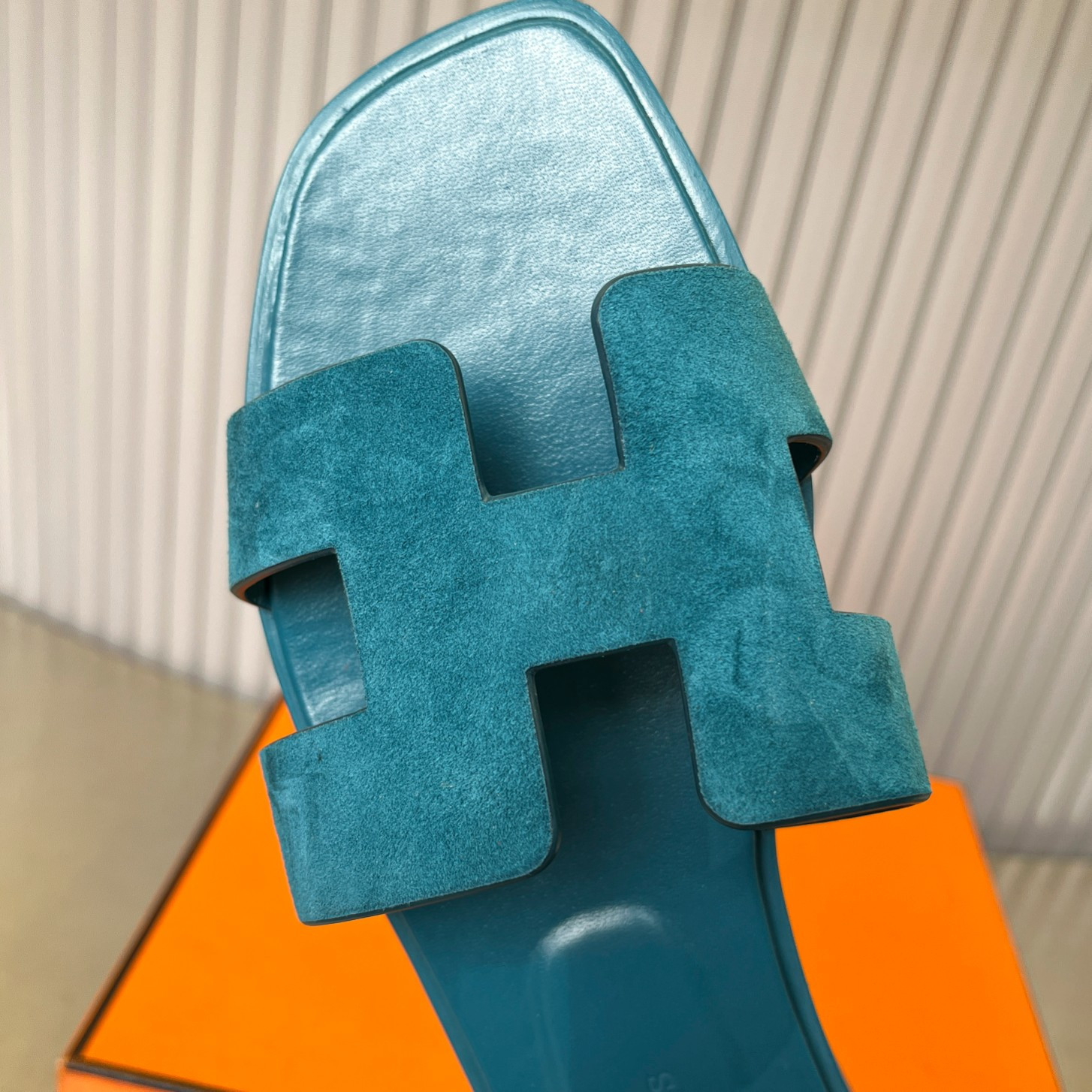 UA Hermès Oran sandal