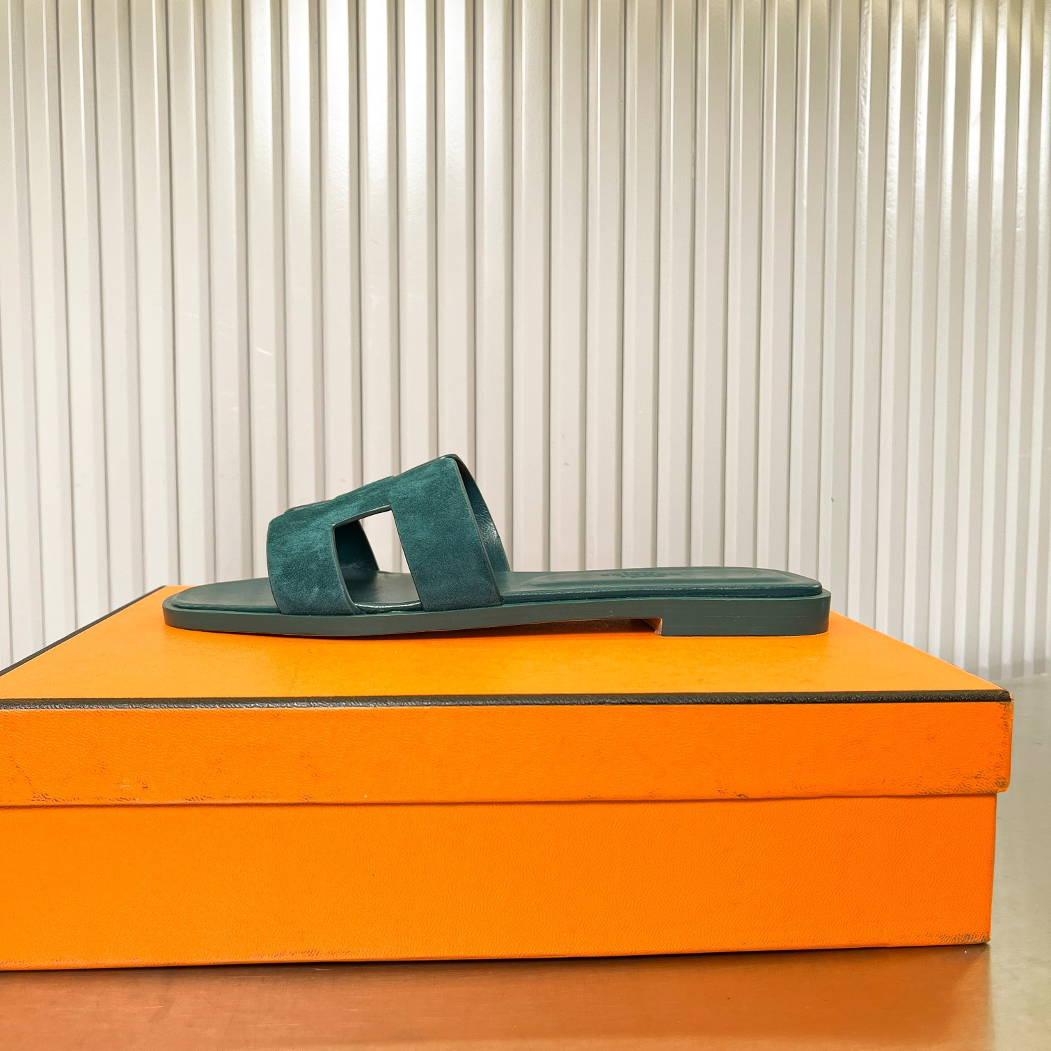 UA Hermès Oran sandal
