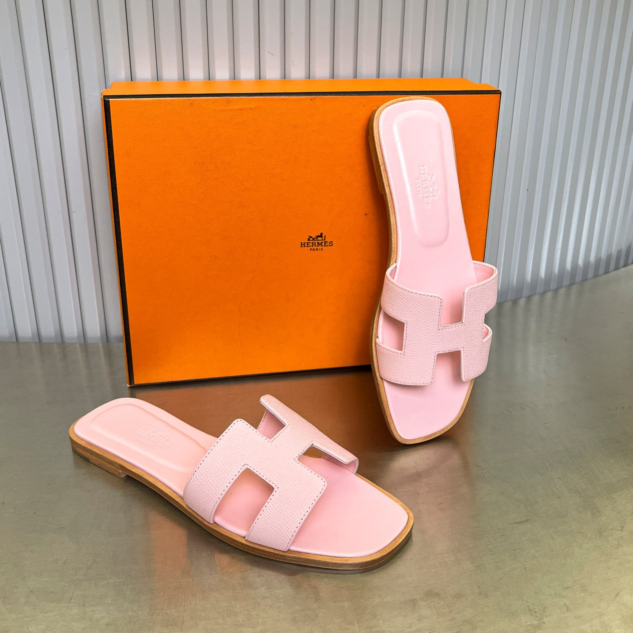 UA Hermès Oran sandal