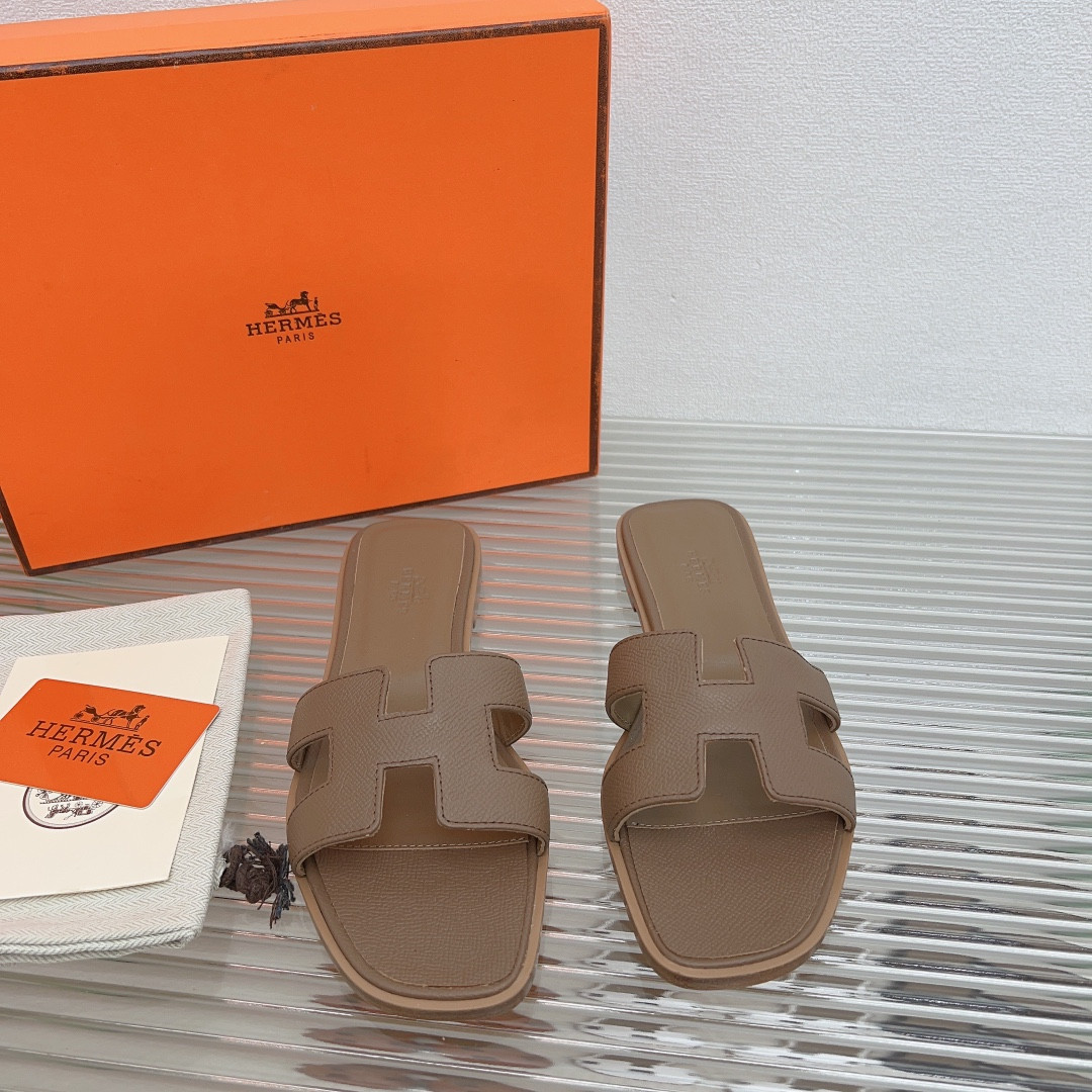 UA Hermès Oran sandal