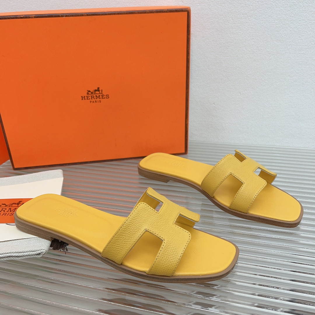 UA Hermès Oran sandal