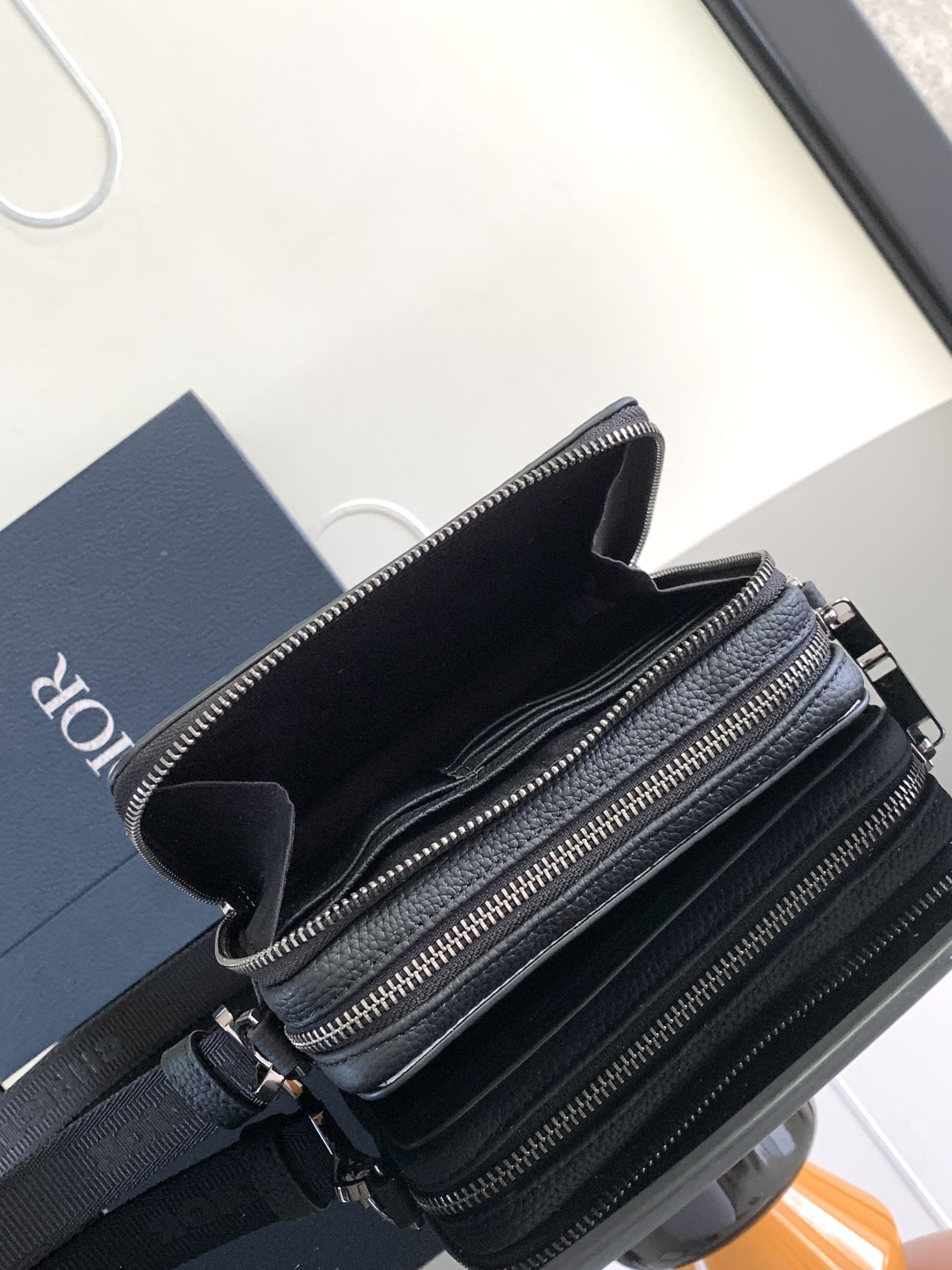D*or zipped pouch with strap black D*or gravity leather 17 x 12.5 x 6 cm
