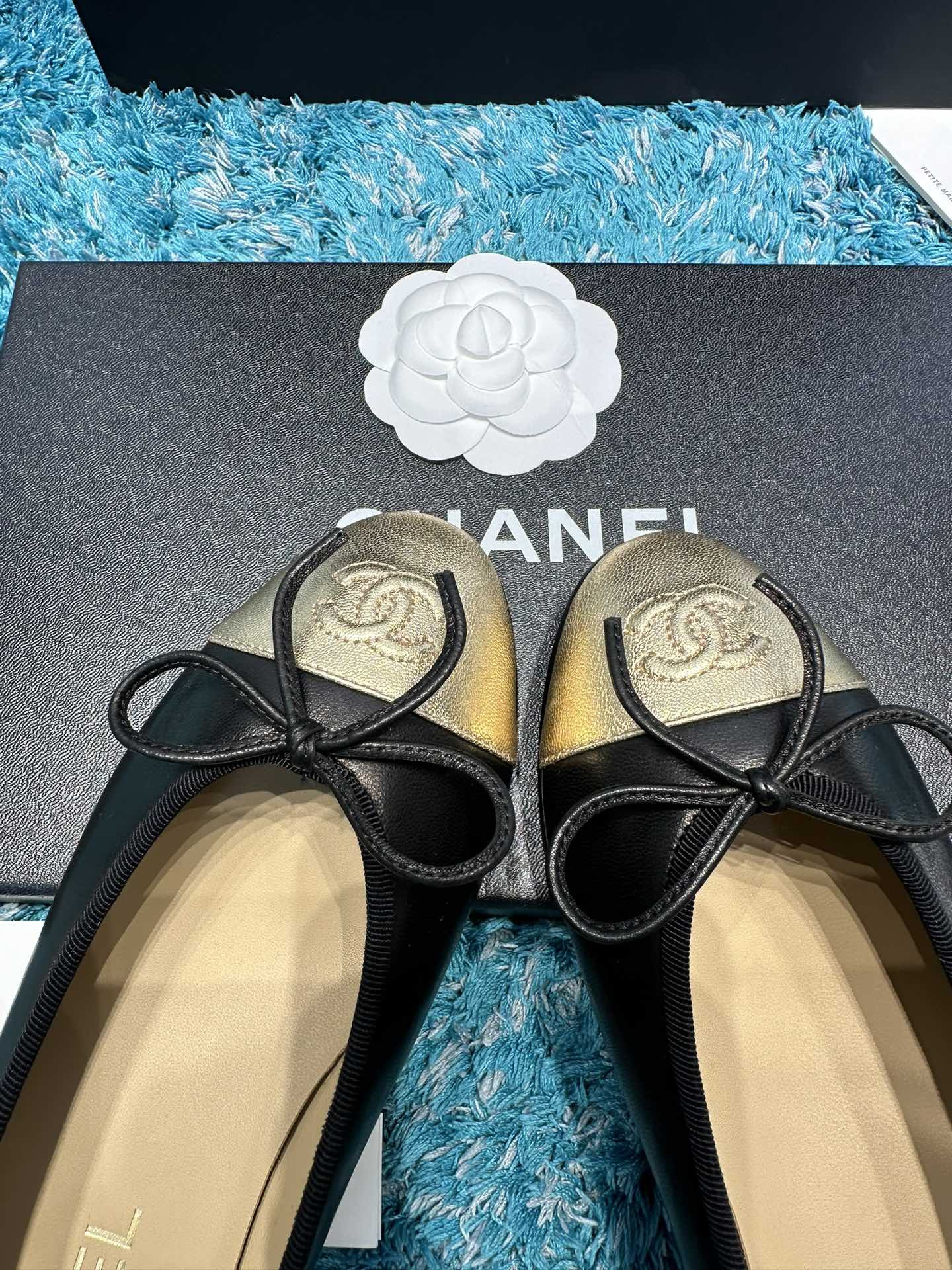 ua Ch*el ballet flats