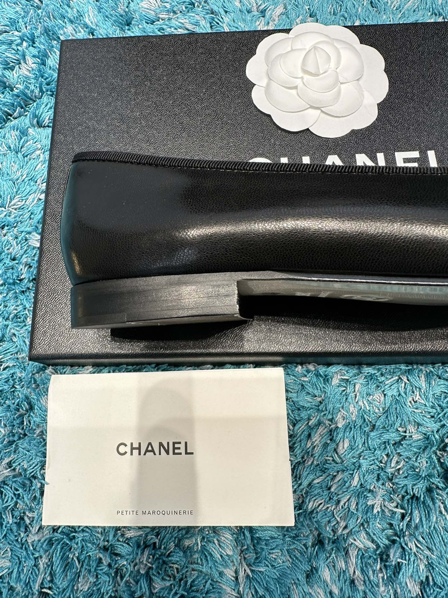 ua Ch*el ballet flats