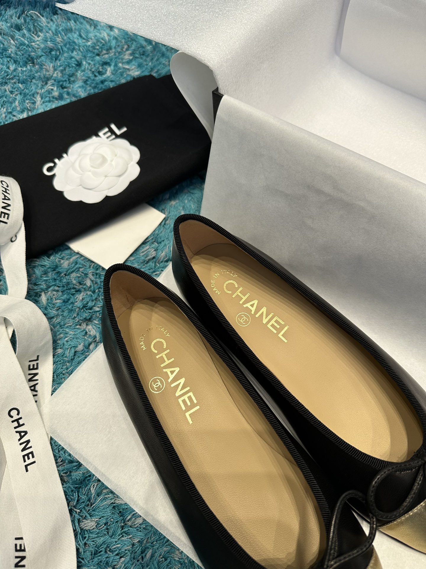 ua Ch*el ballet flats
