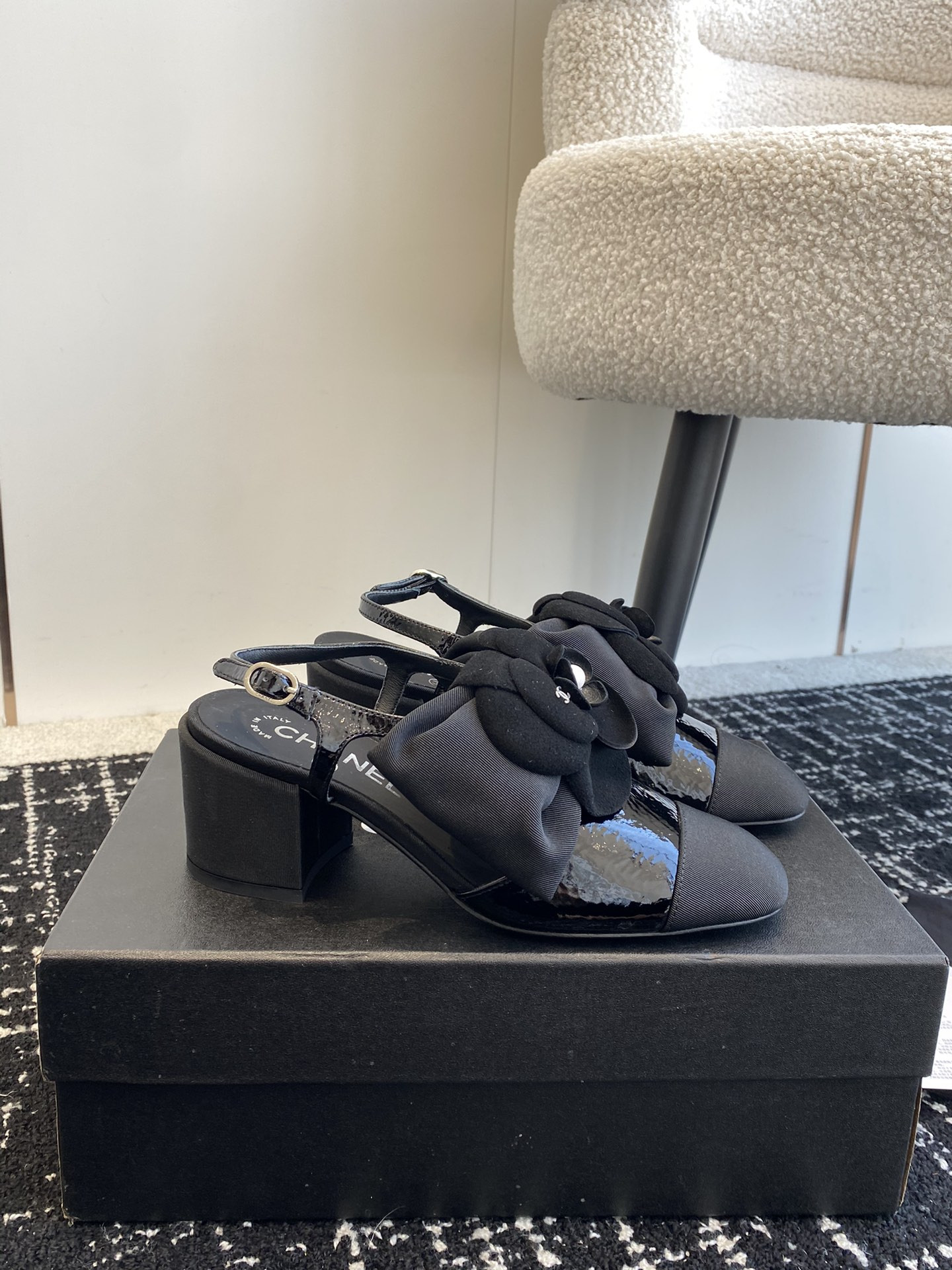 ua Ch*el slingbacks