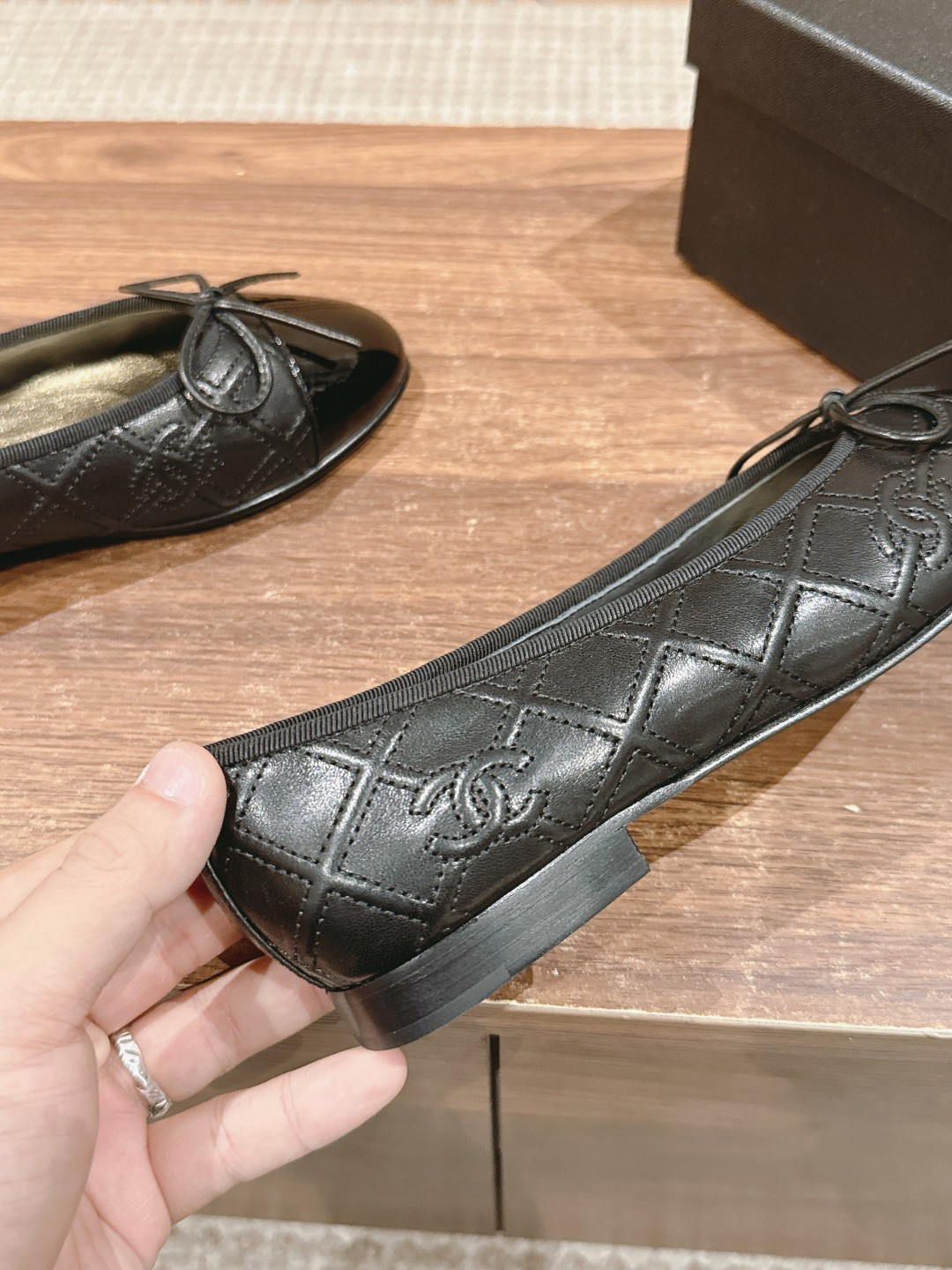 ua Ch*el ballet flats