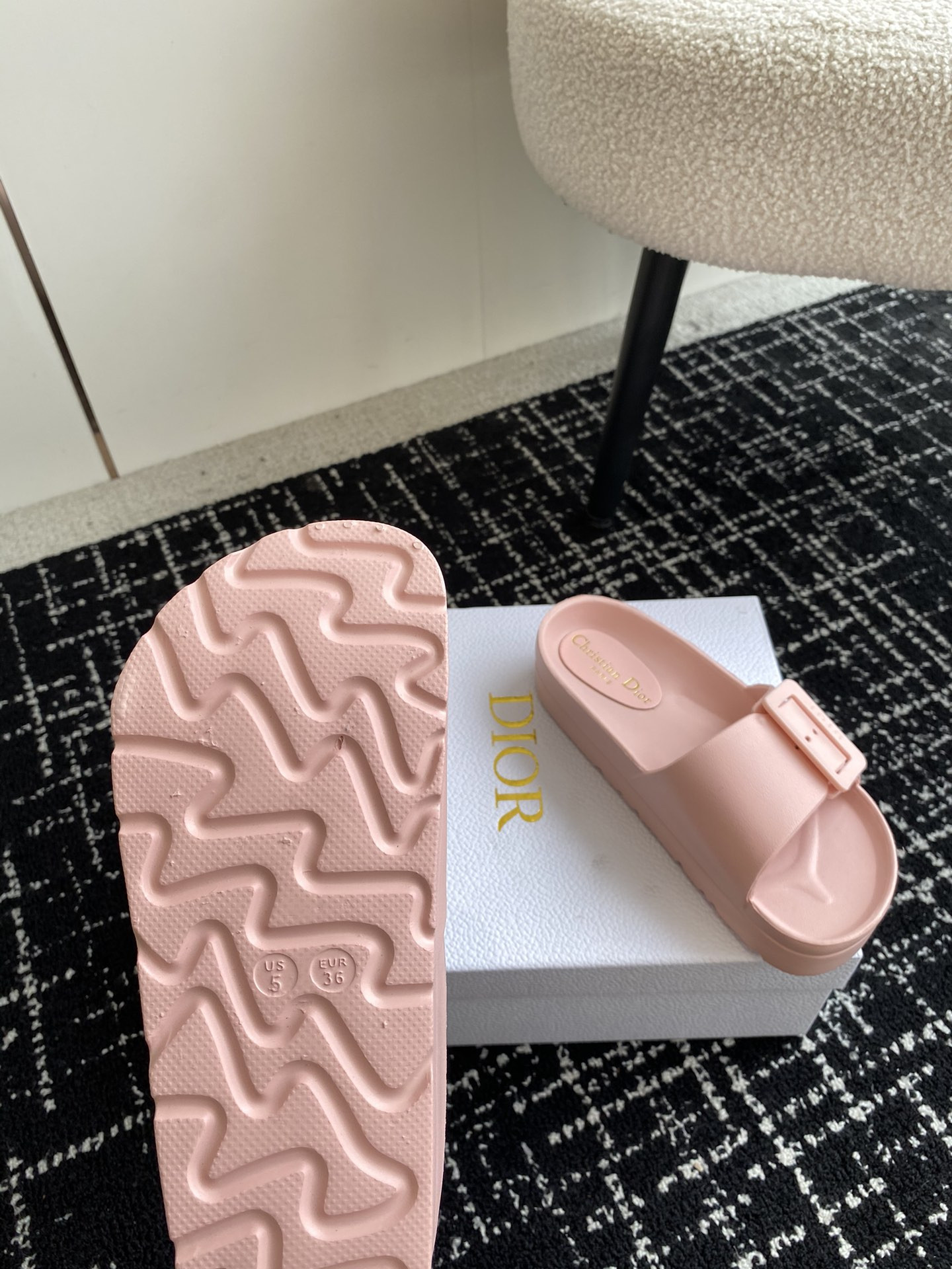 ua D*or slide