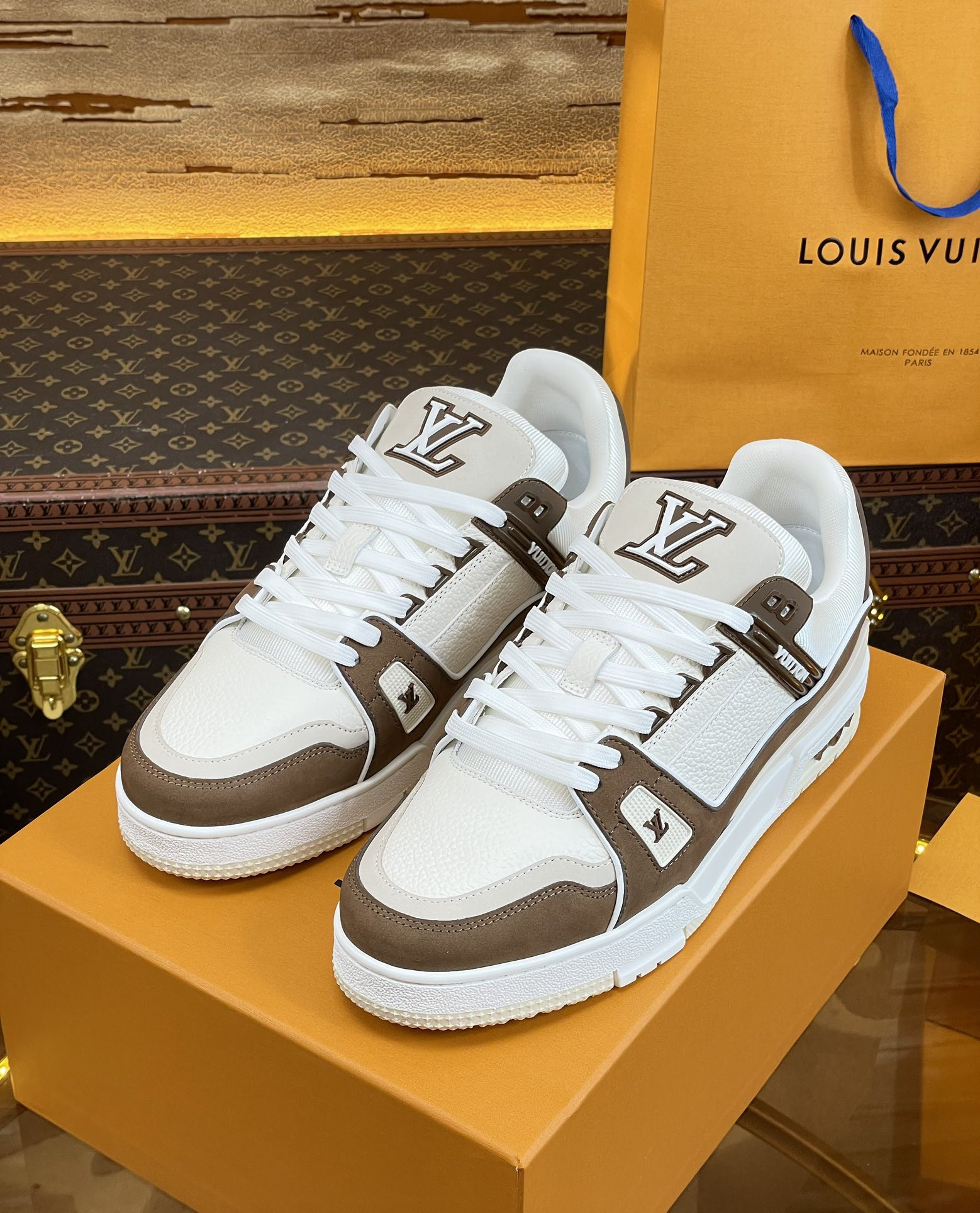 UA LV Trainer Sneaker