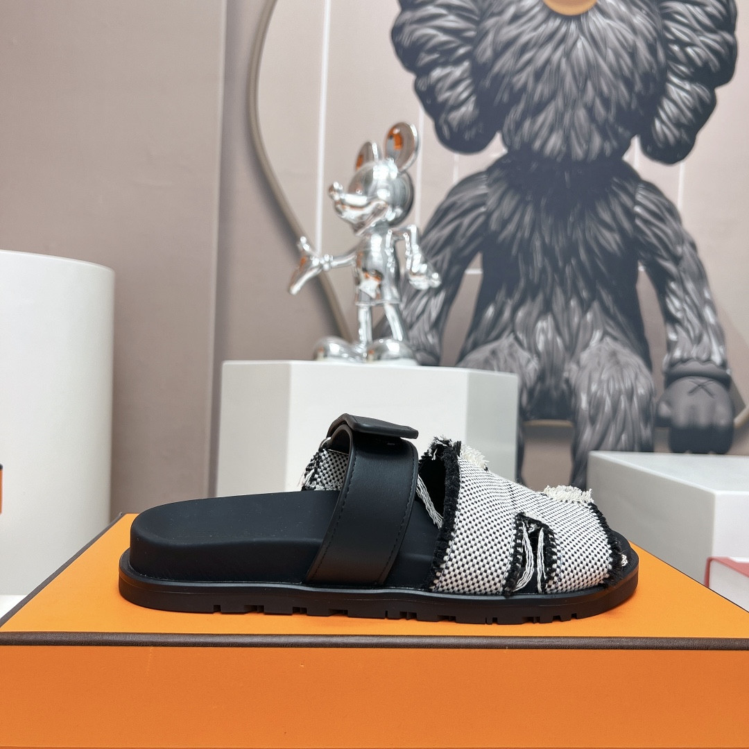UA Hermès Chypre sandal