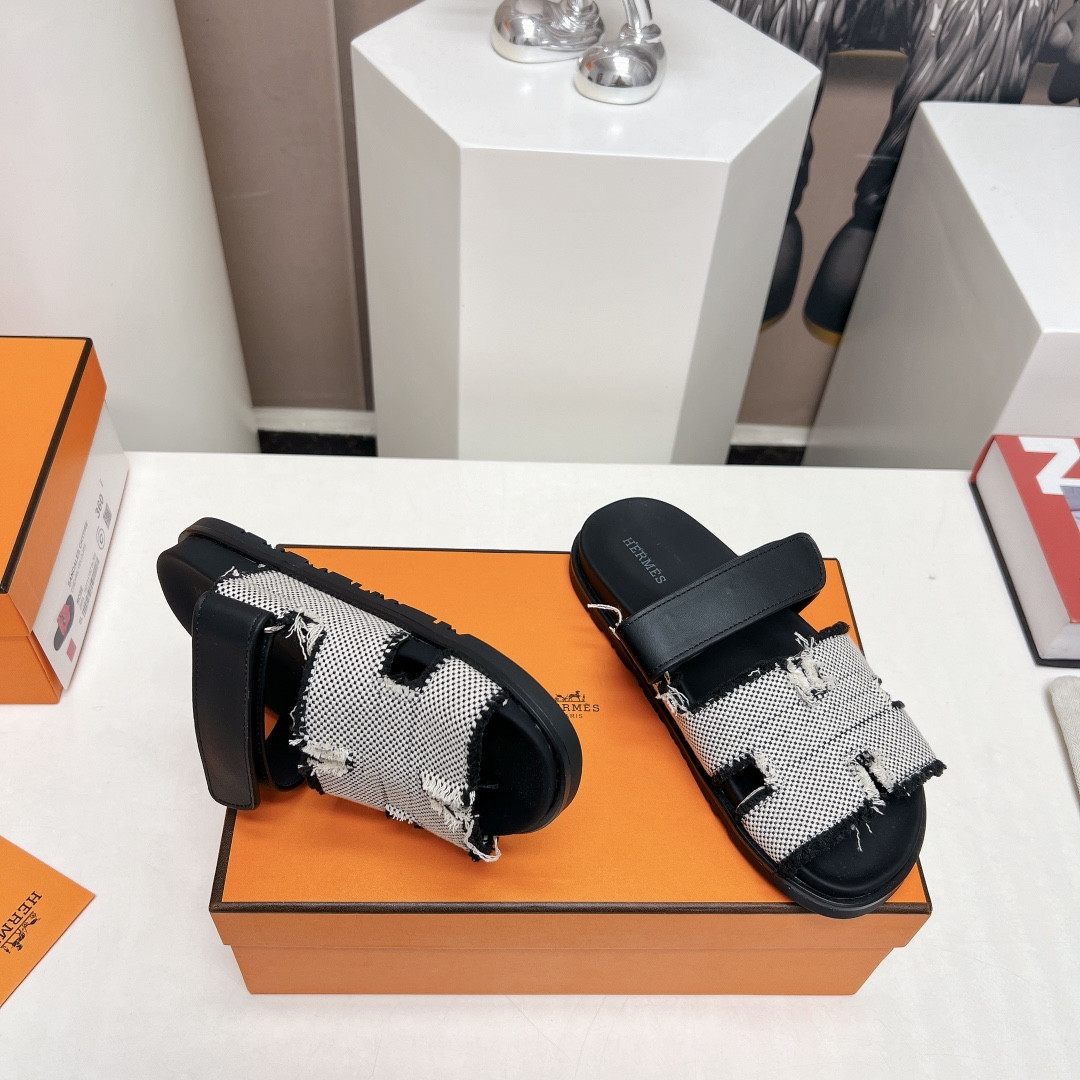 UA Hermès Chypre sandal