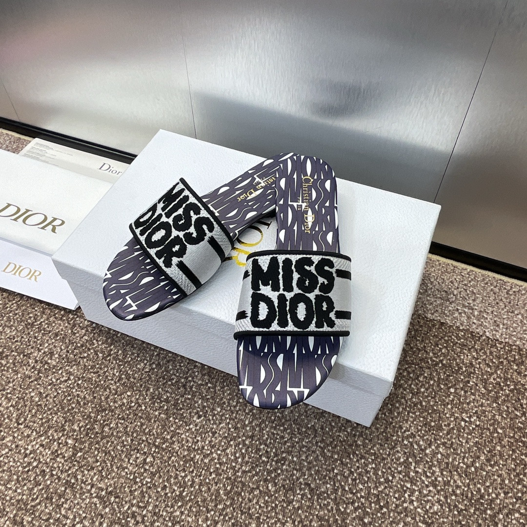 ua D*or dway slide