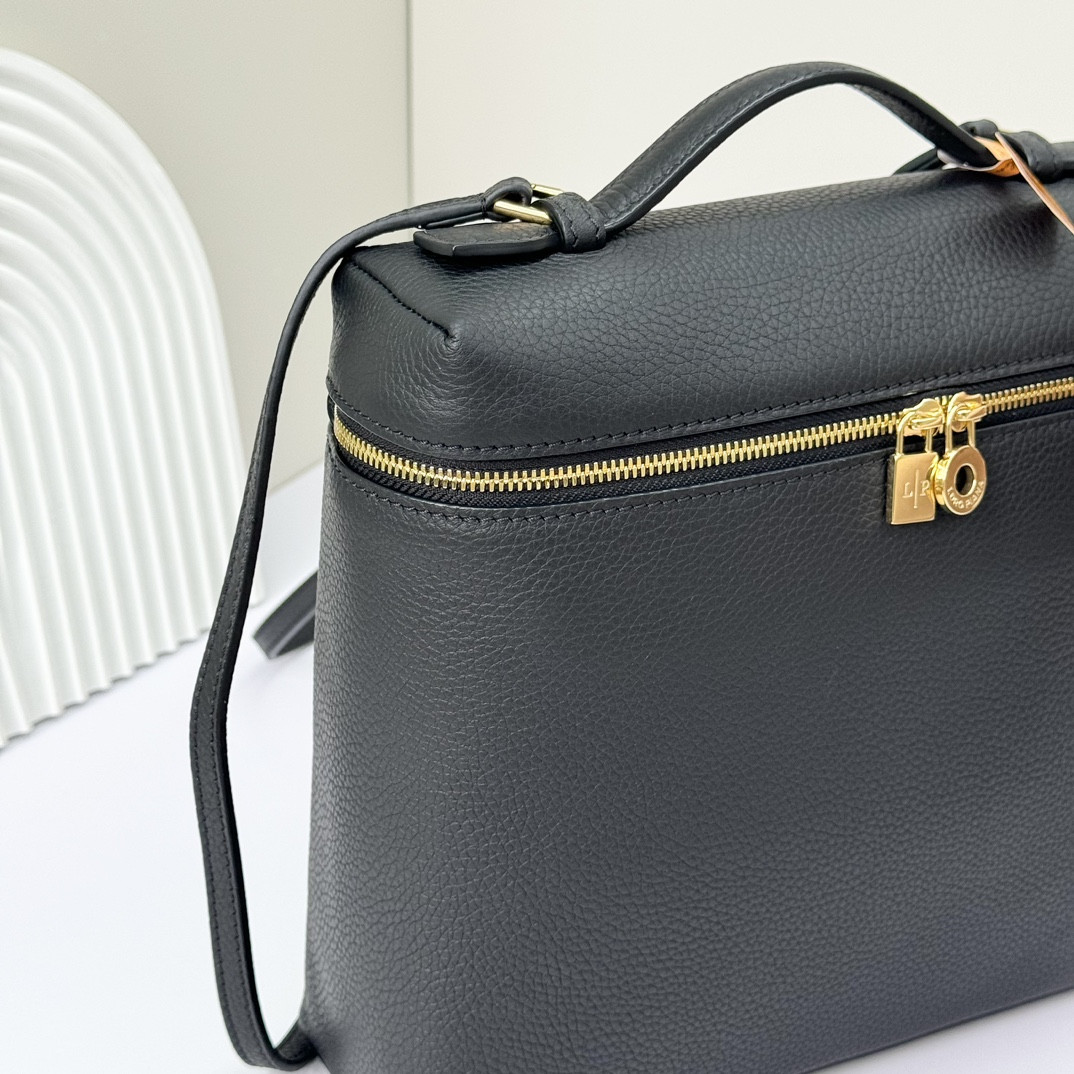 L**o p*ana extra pocket backpack l23.5 grained calfskin 23 x 21 x 8 cm