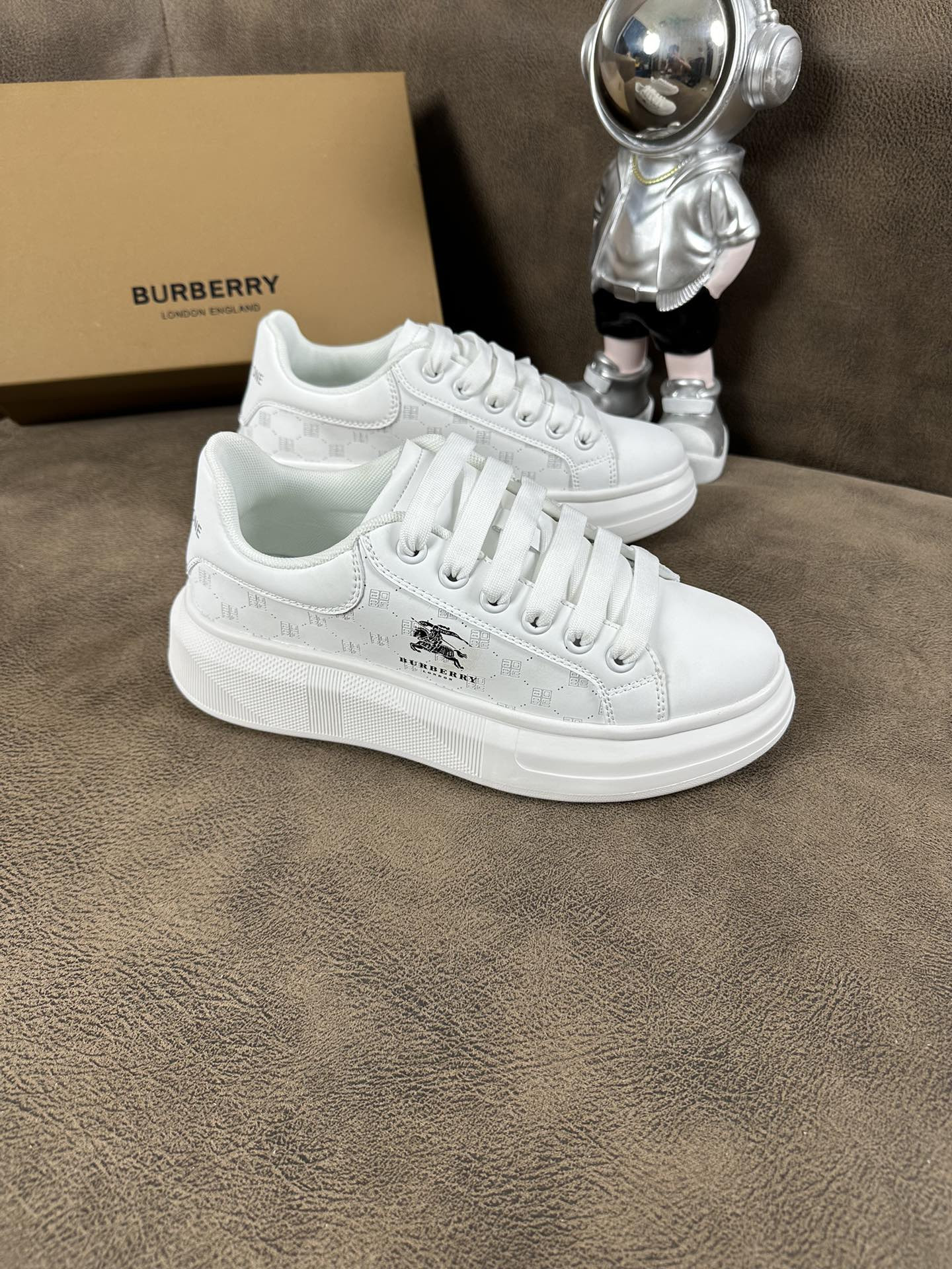ua B**rry sneakers