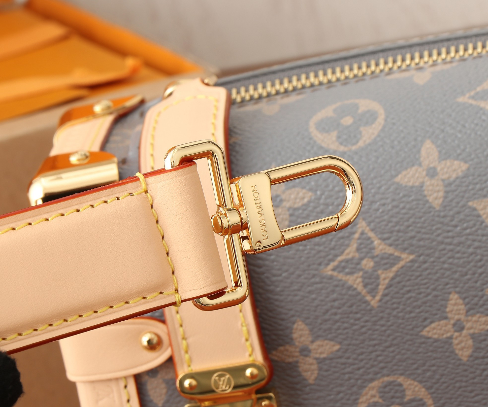 LV Side Trunk M12428 21x14x6CM