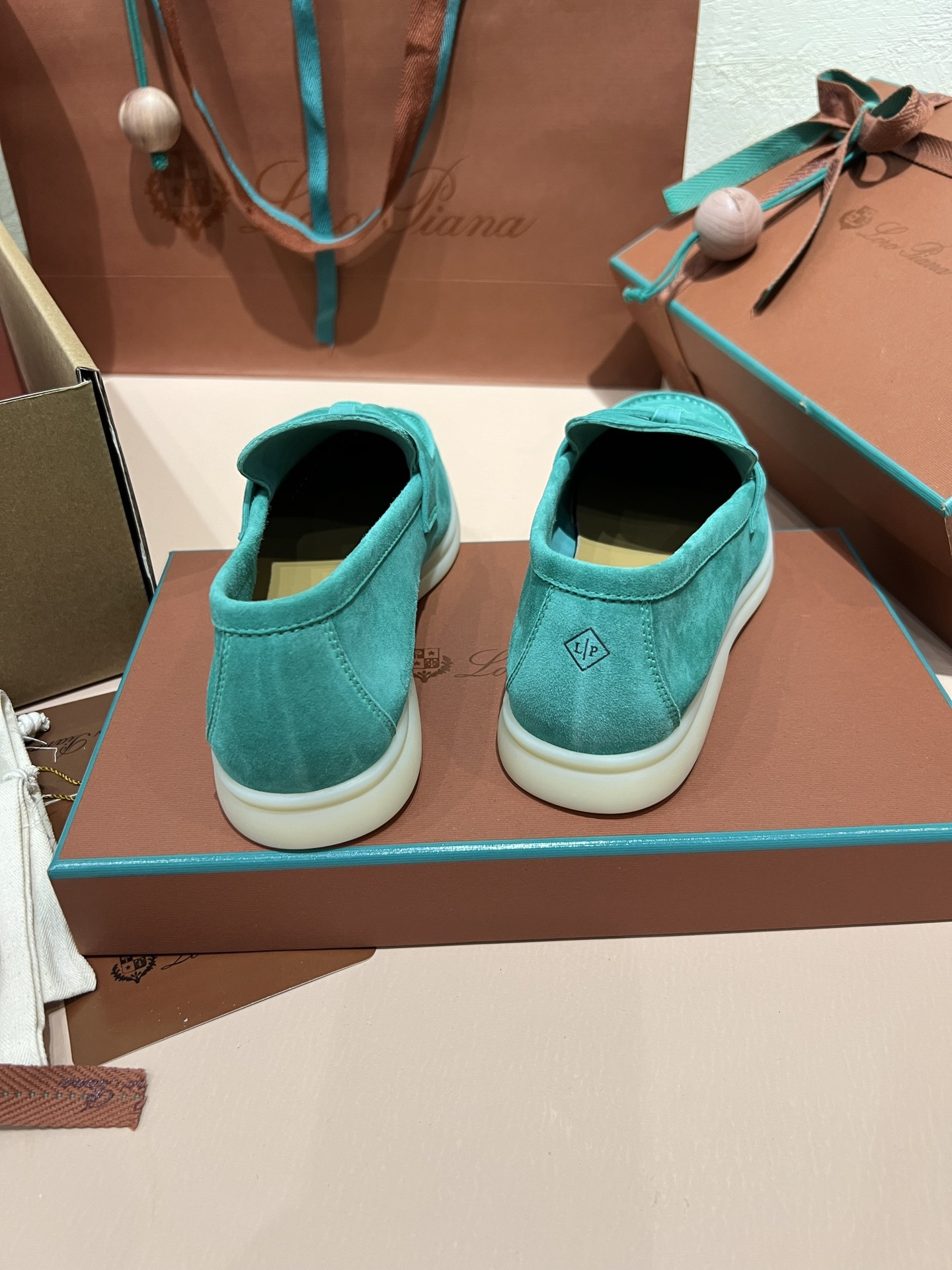 ua L**o p*ana summer charms walk loafers