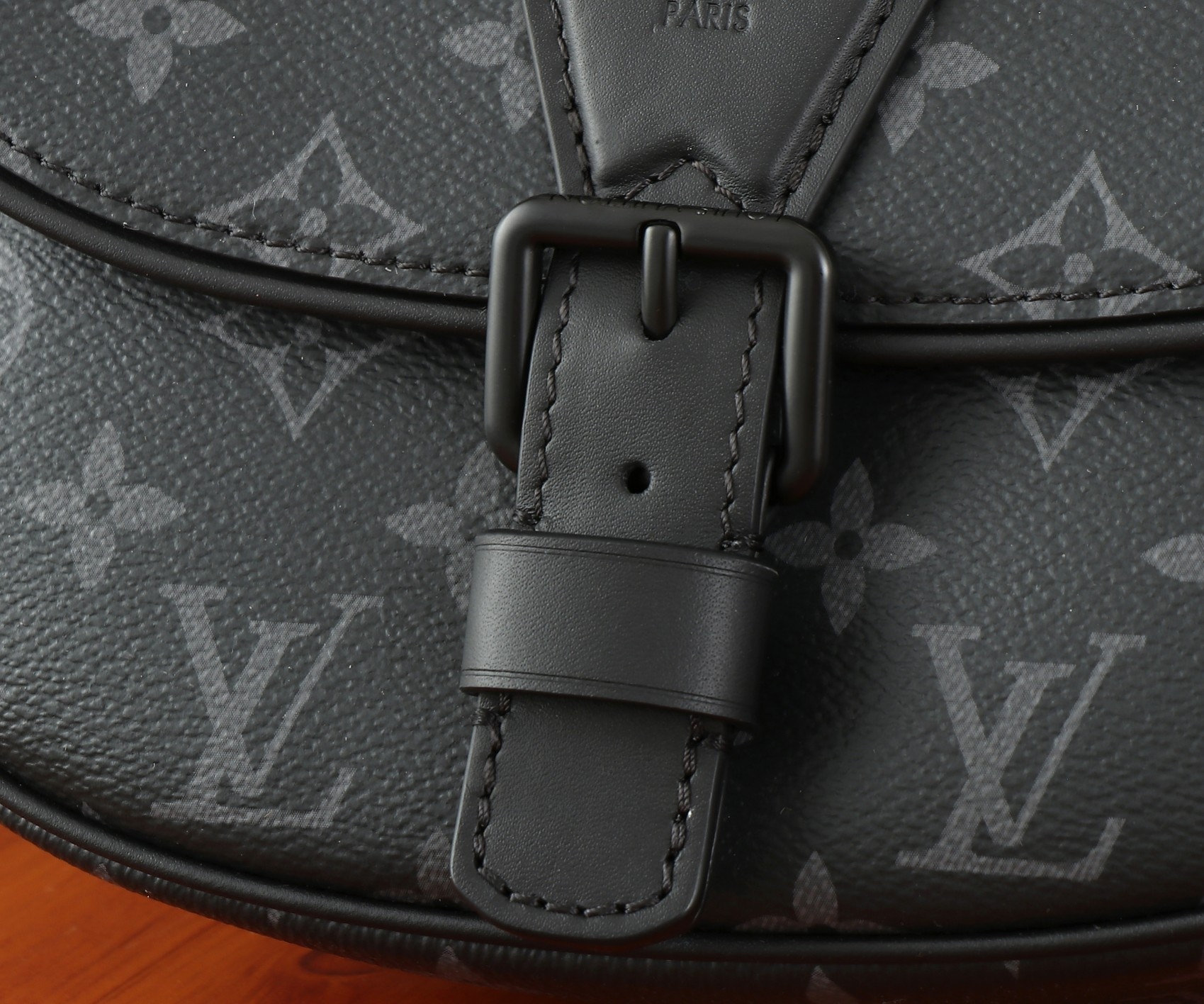 LV Montsouris Messenger M47061 20x17x7CM