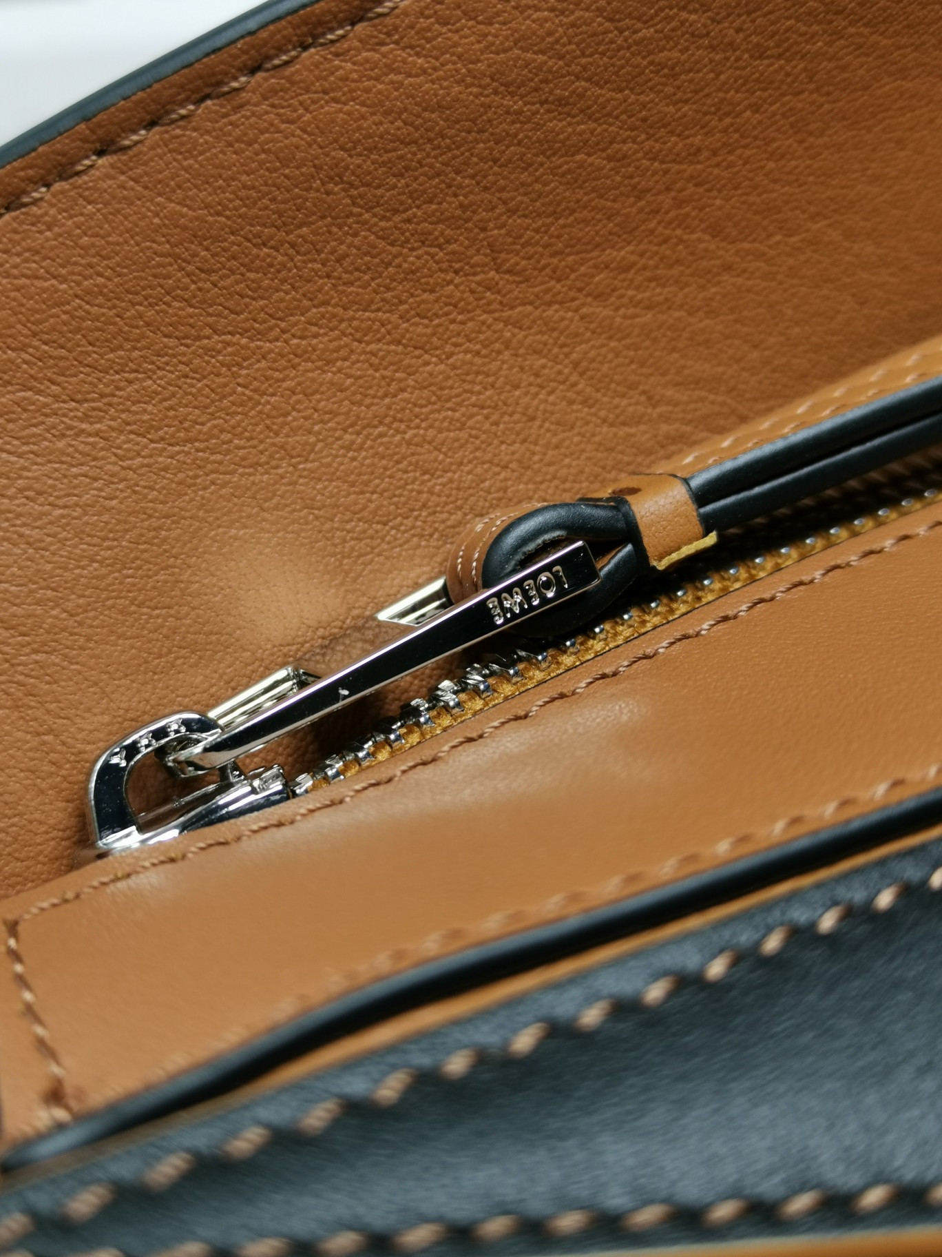 L0ew* small puzzle bag in classic calfskin 24x10.5x16.5cm